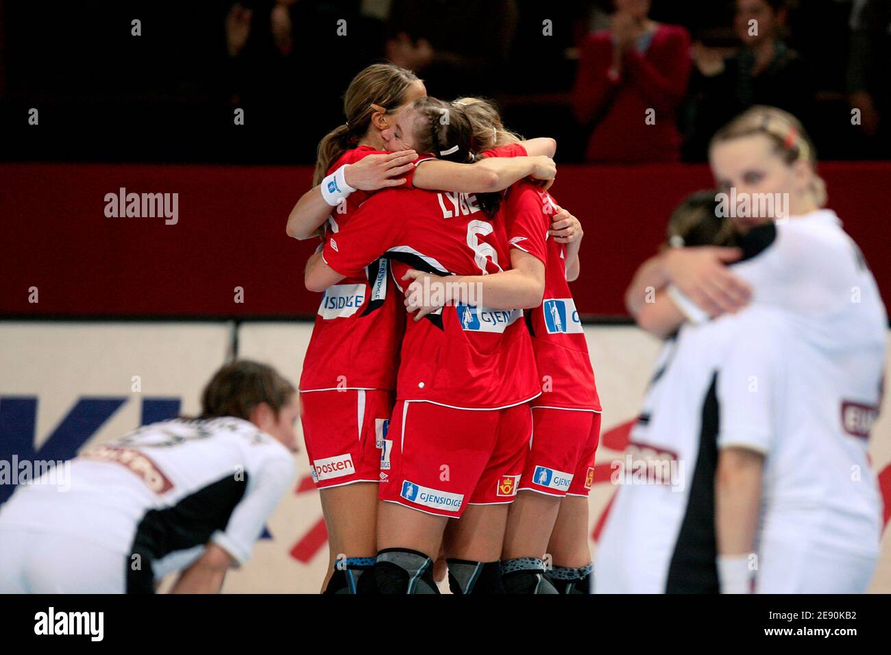 HAND BALL - WOMEN - MUNDIAL 2007 - PREPARATION - NANTES (FRA) - 27/02/2007  - PHOTO : JEAN-MARC MOUCHET / DPPI FRIENDLY GAME - FRANCE V CHINA - FRENCH  MASCOT Stock Photo - Alamy