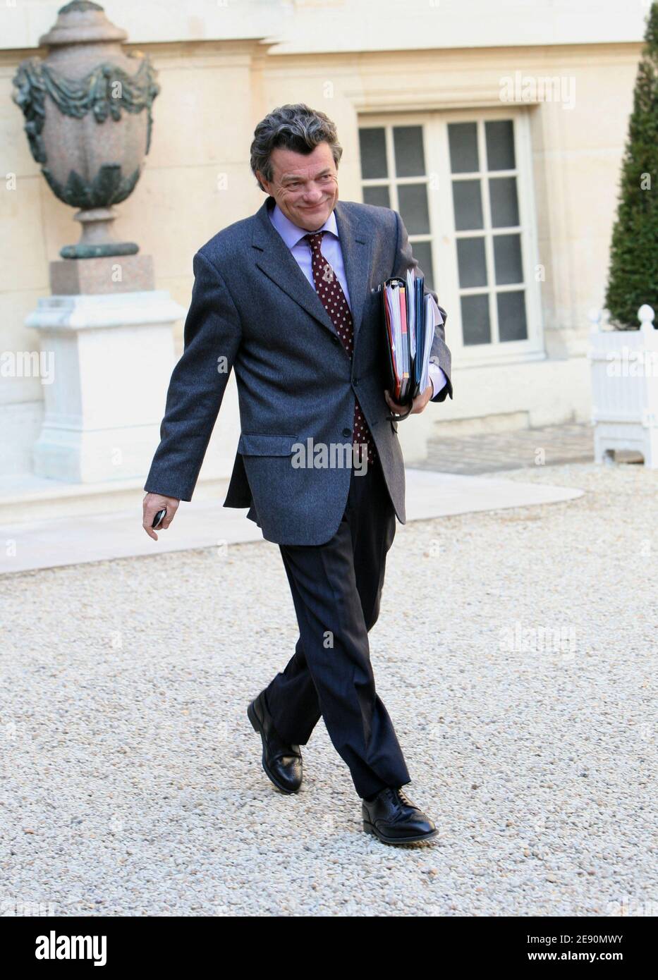 Jean-Louis Borloo leaves the weekly Ministers council held at the Hotel Marigny in Paris, France, on December 19, 2007. Photo by Corentin Fohlen/ABACAPRESS.COM Stock Photo