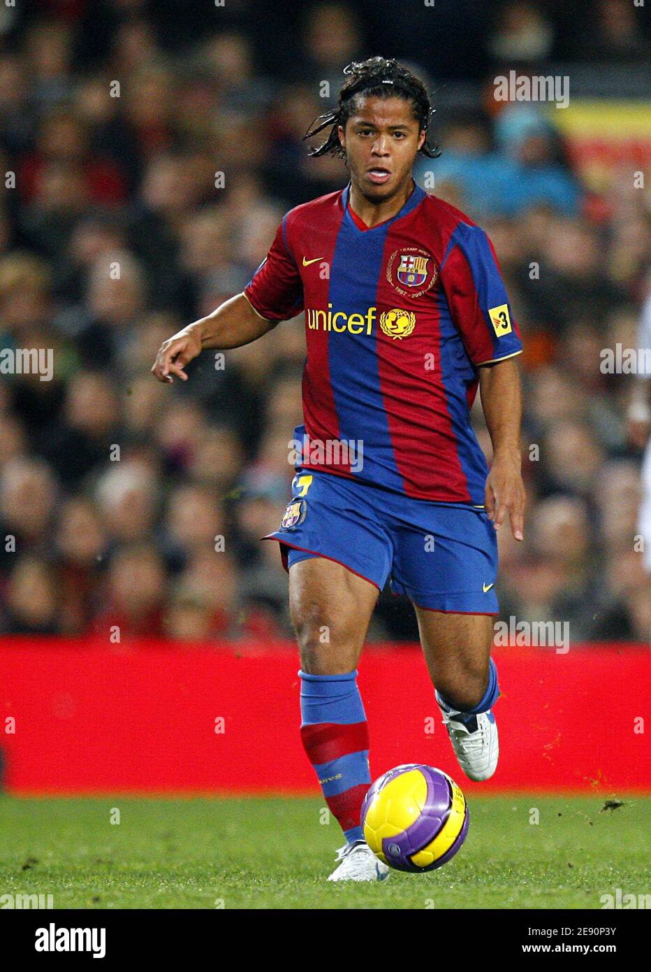 Barcelona's Dos Santos Giovani during the Spanish League soccer match, FC  Barcelona vs Real Madrid at the Camp Nou Stadium in Barcelona, Spain on  December 23, 2007. Real Madrid won 1-0. Photo