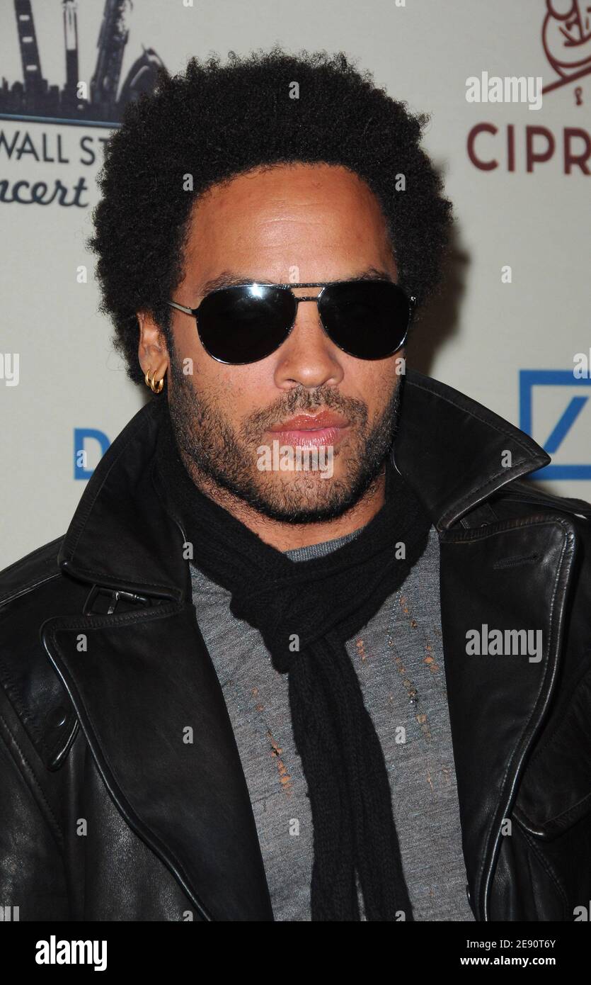 Musician Lenny Kravitz attends the 2007 Cipriani Wall Street Concert ...