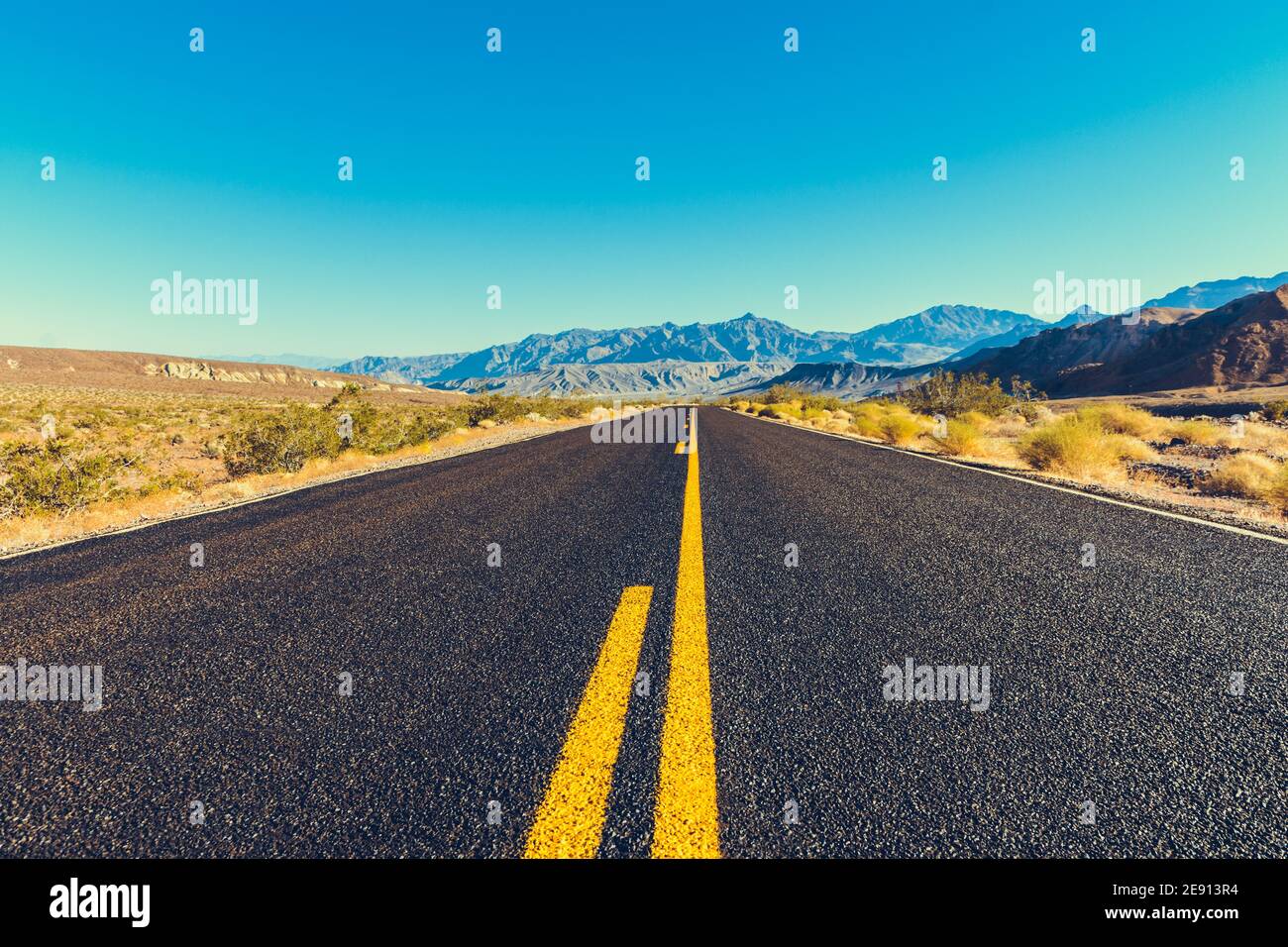 American southwest road hi-res stock photography and images - Alamy