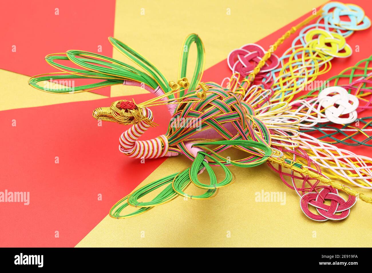 https://c8.alamy.com/comp/2E919FA/mizuhiki-by-japanese-culture-phoenix-bird-is-decorative-japanese-cord-made-from-twisted-paper-2E919FA.jpg