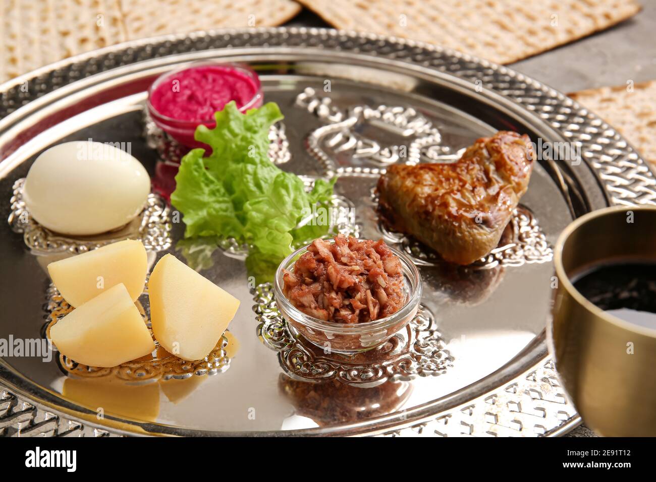 Passover Seder plate with traditional food, closeup Stock Photo - Alamy