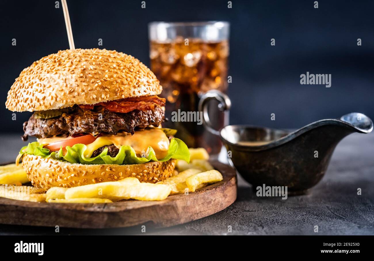 Appetizing fast food hamburger hi-res stock photography and images - Alamy