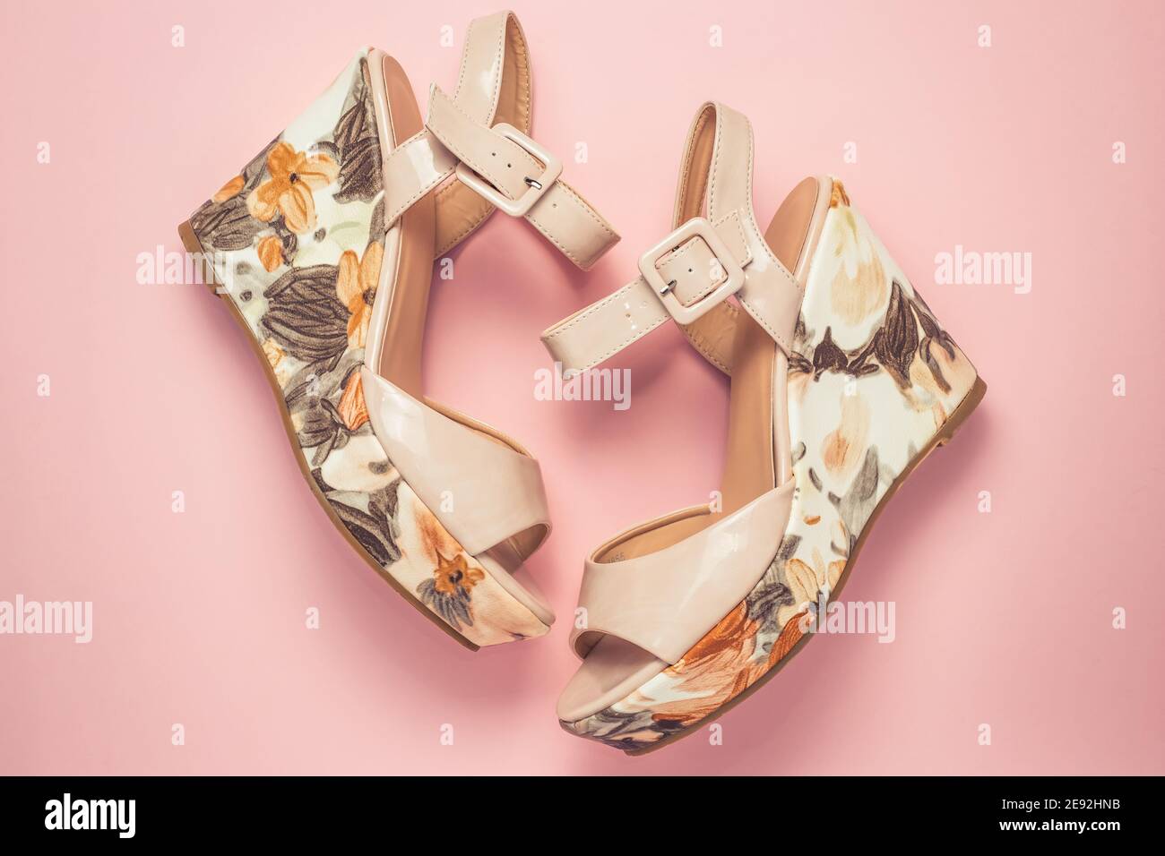 Platform sandals in beige patent leather on a pink background. Retro style, fashion. Women's summer footwear. View from above Stock Photo