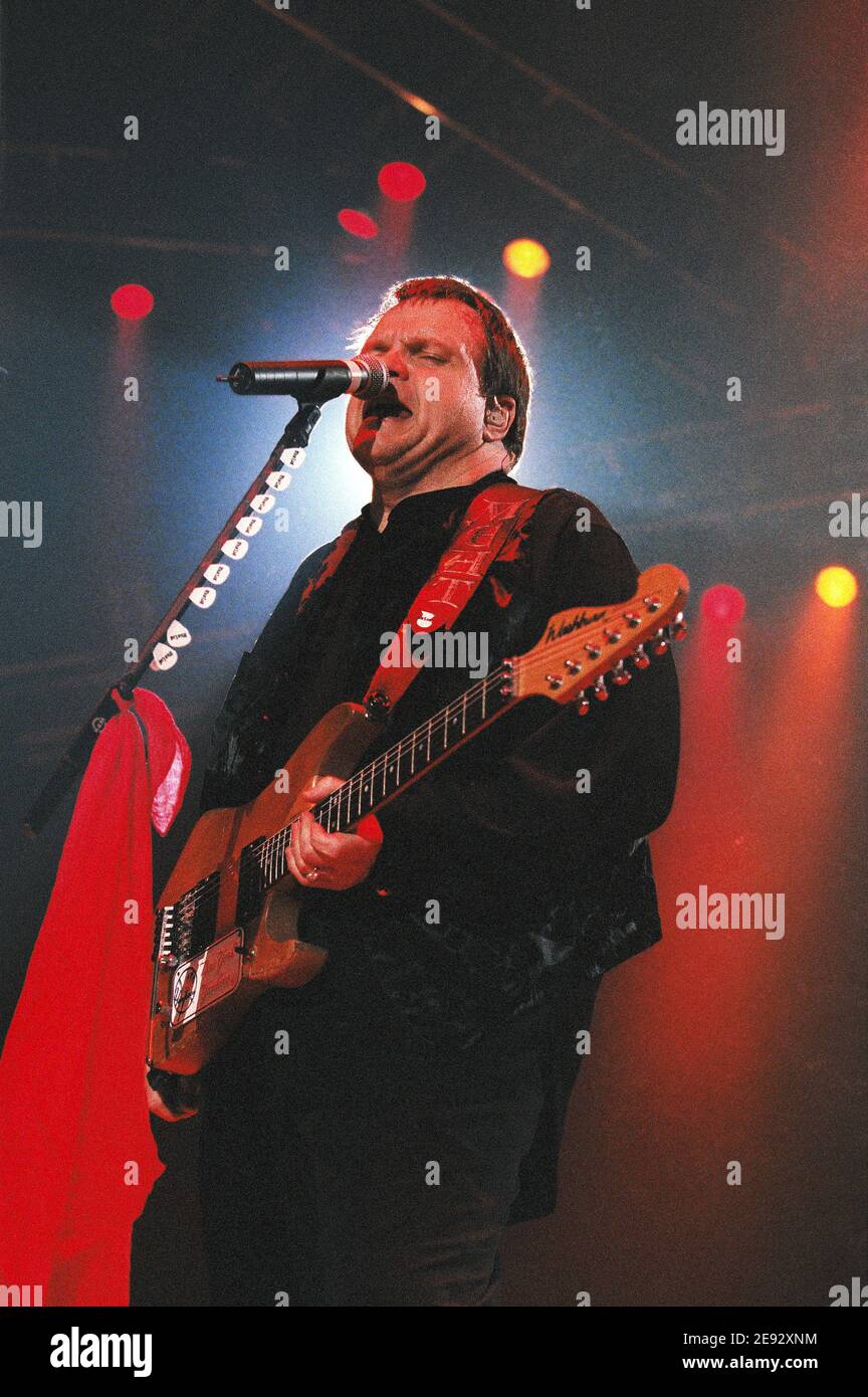 Meat Loaf during his 'Very Best Of Tour' in concert at Wembley Arena in London, UK. 28th March 1999 Stock Photo
