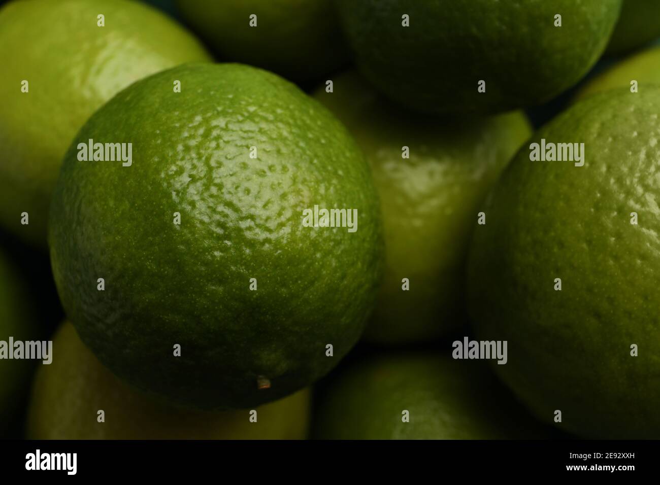 Whole limes top view hi-res stock photography and images - Alamy