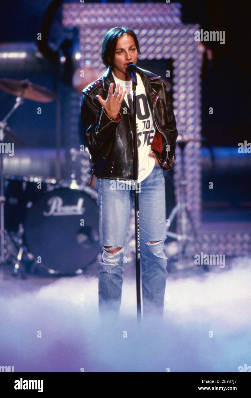 Gianna Nannini, italienische Sängerin, Songschreiberin und Rockröhre, bei einem Auftritt im deutschen Fernsehen, Deutschland um 1993. Stock Photo