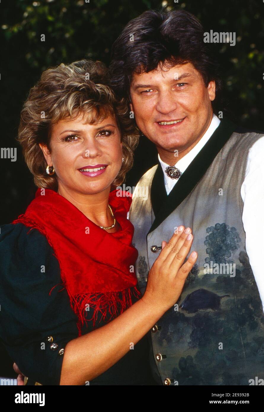Marianne und Michael, volkstümliches Moderatoren und Gesangsduo, Deutschland um 1993 Stock Marianne und Michael, volkstümliches Moderatoren und Gesangsduo, Deutschland um 1993 Stock