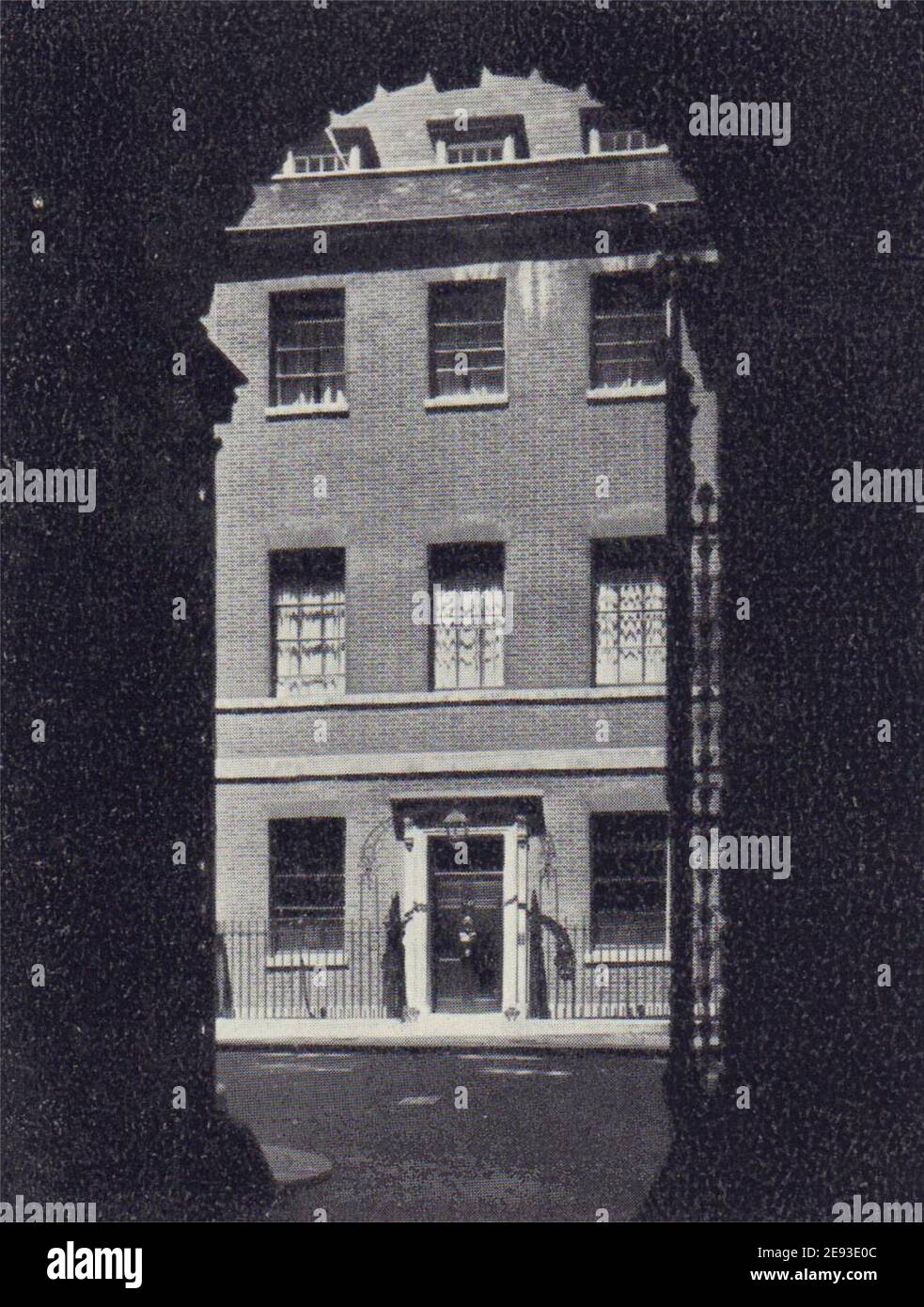 No. 10, Downing Street, the residence of the Prime Minister. SMALL 1946 print Stock Photo