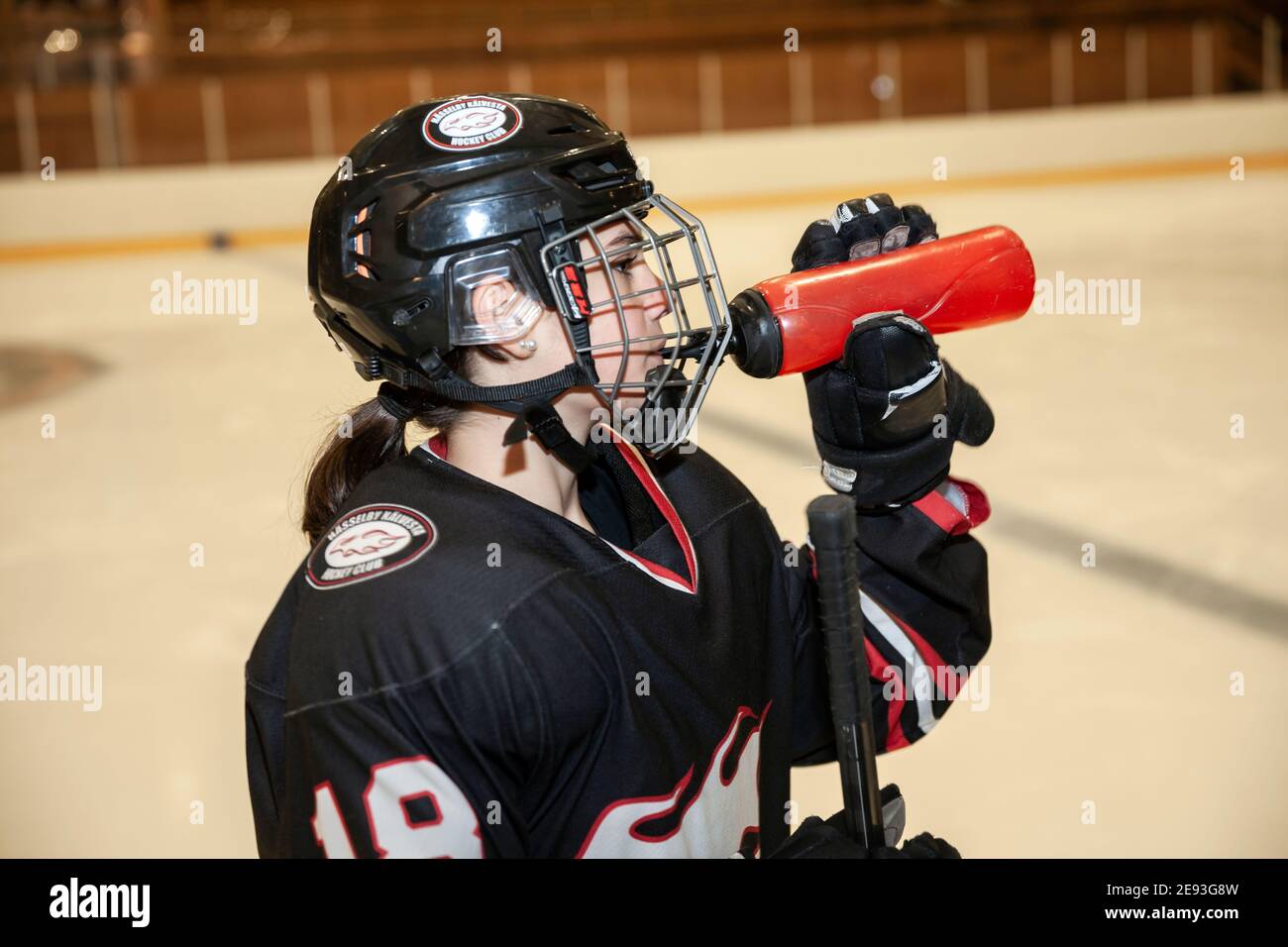 Girl hockey player drinking from bidon Stock Photo Alamy