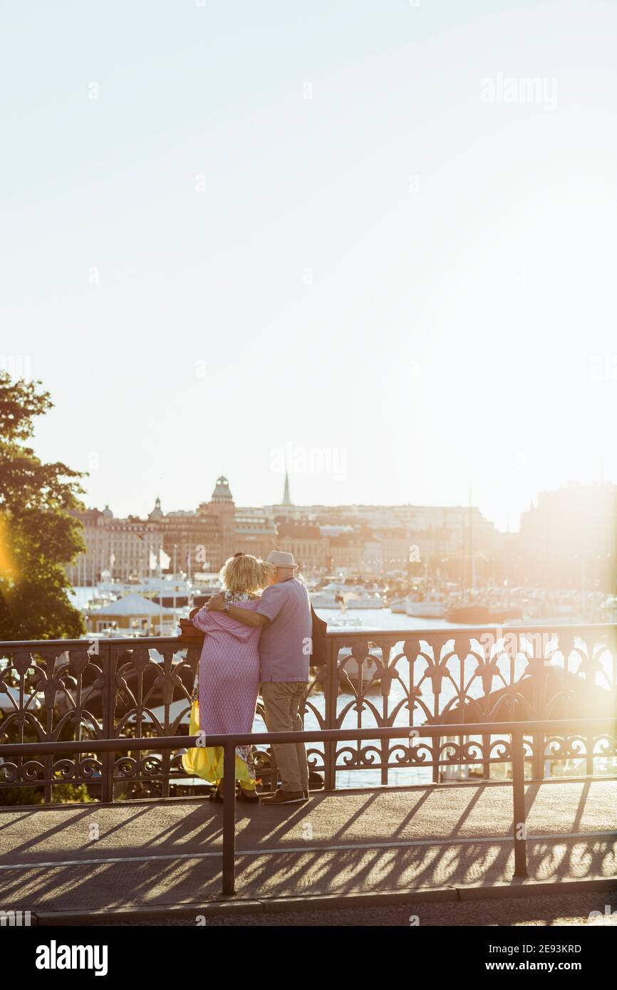 On bridge looking at river hi-res stock photography and images - Alamy