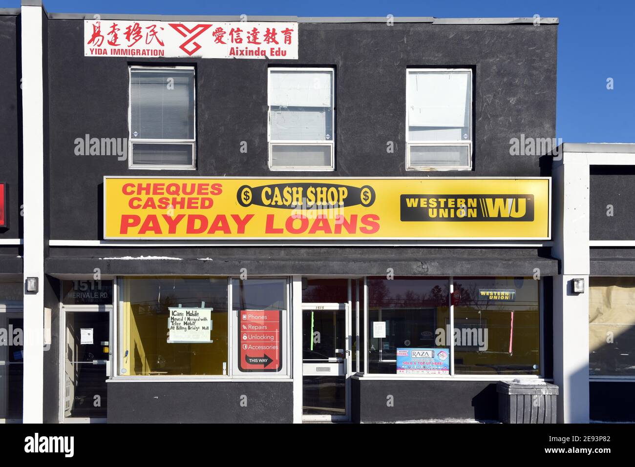 Ottawa, Canada - January 30, 2021: Cash Shop, offering payday loans and cheque cashing, location with Western Union sign on Merivale Road. Stock Photo