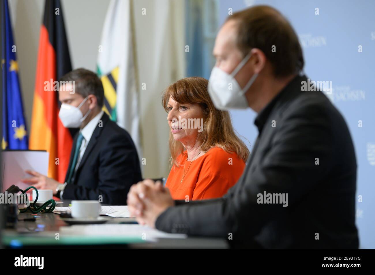 Dresden, Germany. 02nd Feb, 2021. Martin Dulig (SPD, l-r), Minister of Economics of Saxony, Petra Köpping (SPD), Minister of Social Affairs of Saxony, and Wolfram Günther (Bündnis90/Die Grünen), Minister of the Environment of Saxony, give a press conference at the State Chancellery. Saxony is considering first Corona relaxations in the current lockdown from 15 February 2021. Credit: Sebastian Kahnert/dpa-Zentralbild/dpa/Alamy Live News Stock Photo