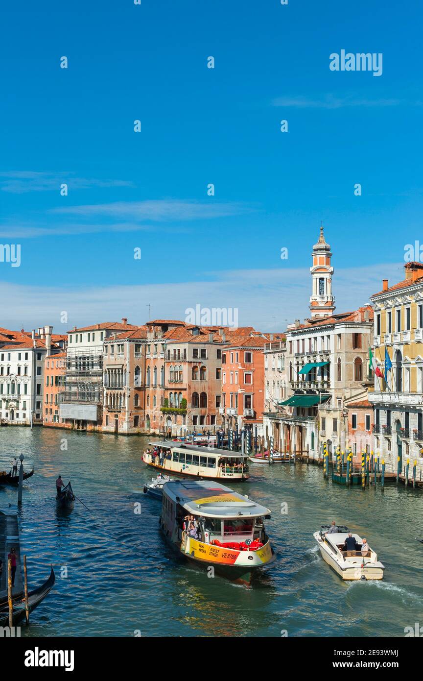 Canal grande boats hi-res stock photography and images - Alamy