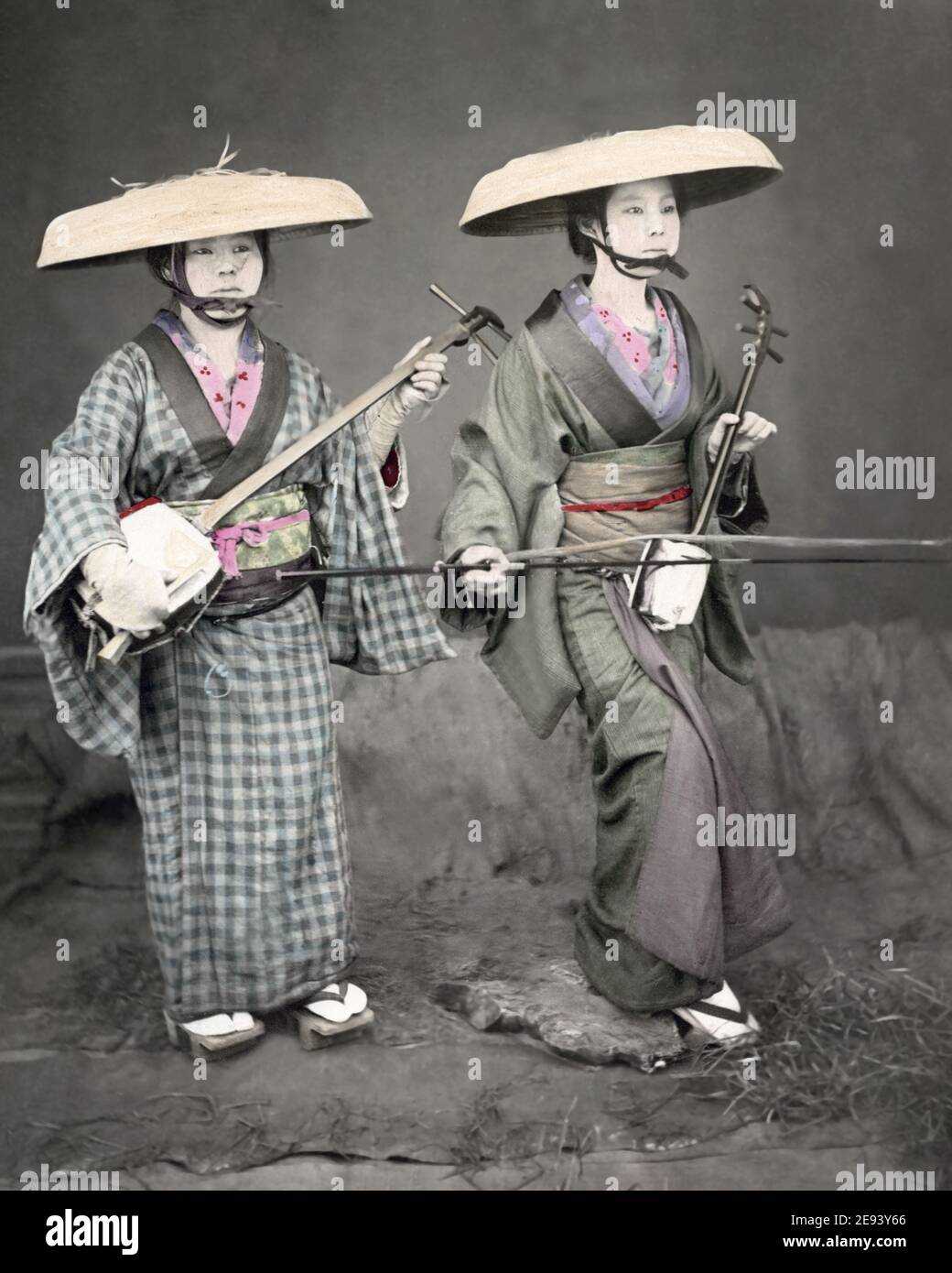 Late 19th century photograph - Street musicians, Japan, music, musical ...
