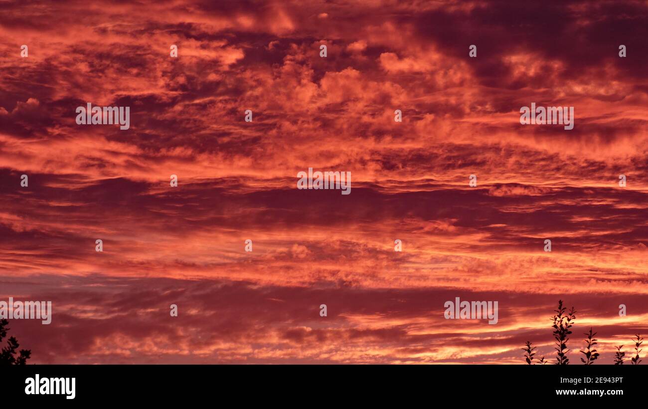 Clouds fiery orange hi-res stock photography and images - Alamy