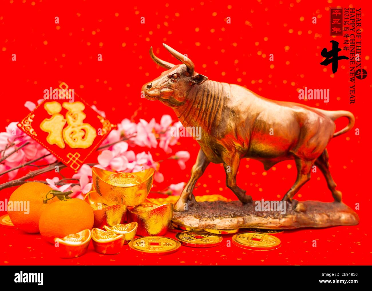 Tradition Chinese golden ox statue,2021 is year of the ox,Chinese