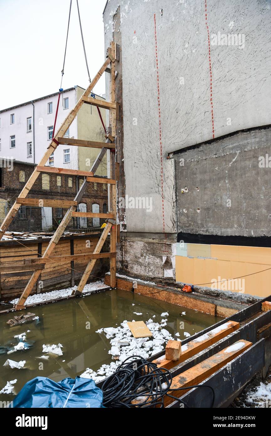 02 February 2021 Berlin Following A Water Ingress In An Excavation Pit In Pohlestrasse In Berlin Kopenick The Wall Of An Adjacent Residential Building Is Being Supported With A Wooden Scaffold Currently Four