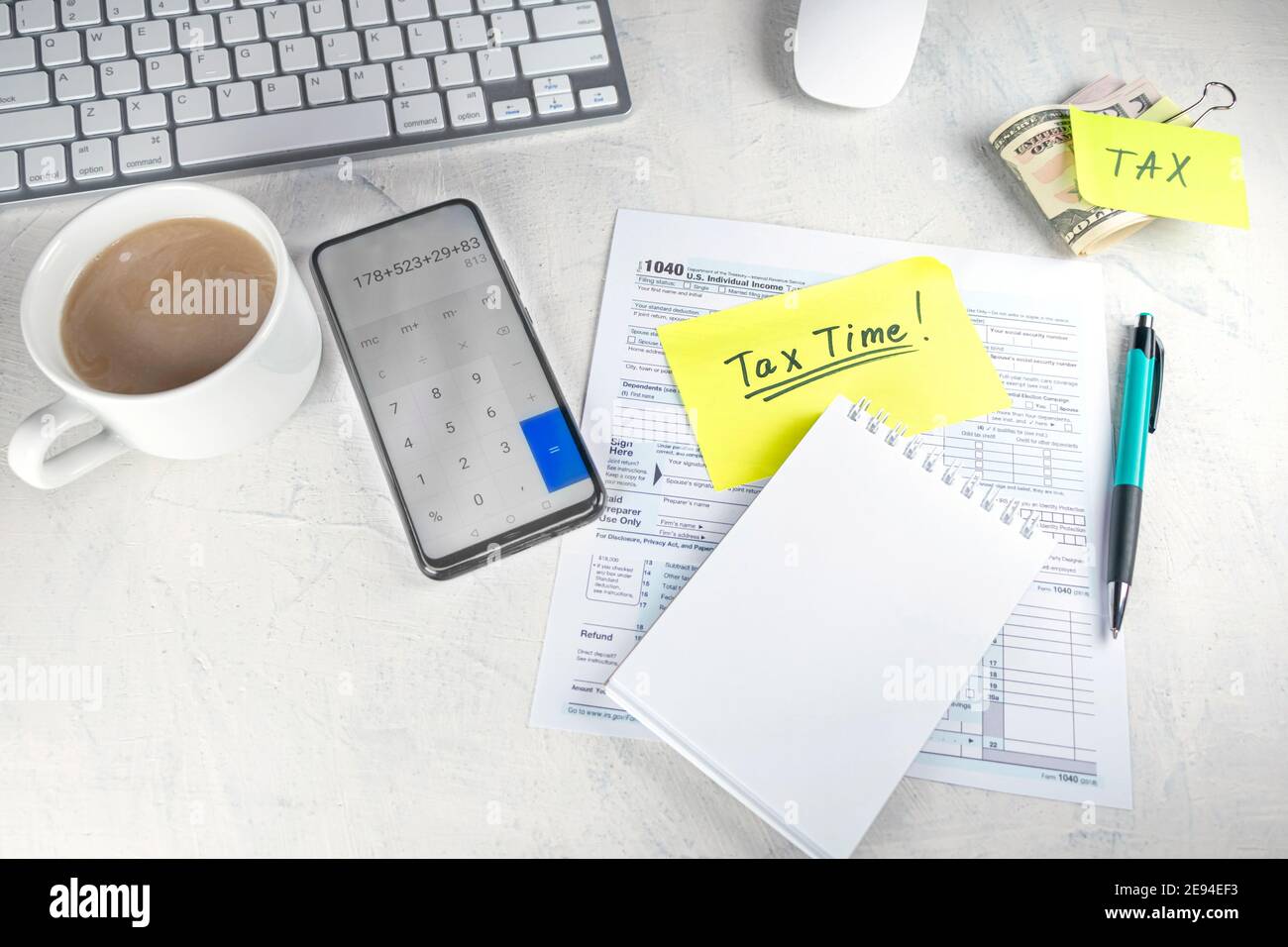 Note Tax Time Tax form female hi-res stock photography and images - Alamy