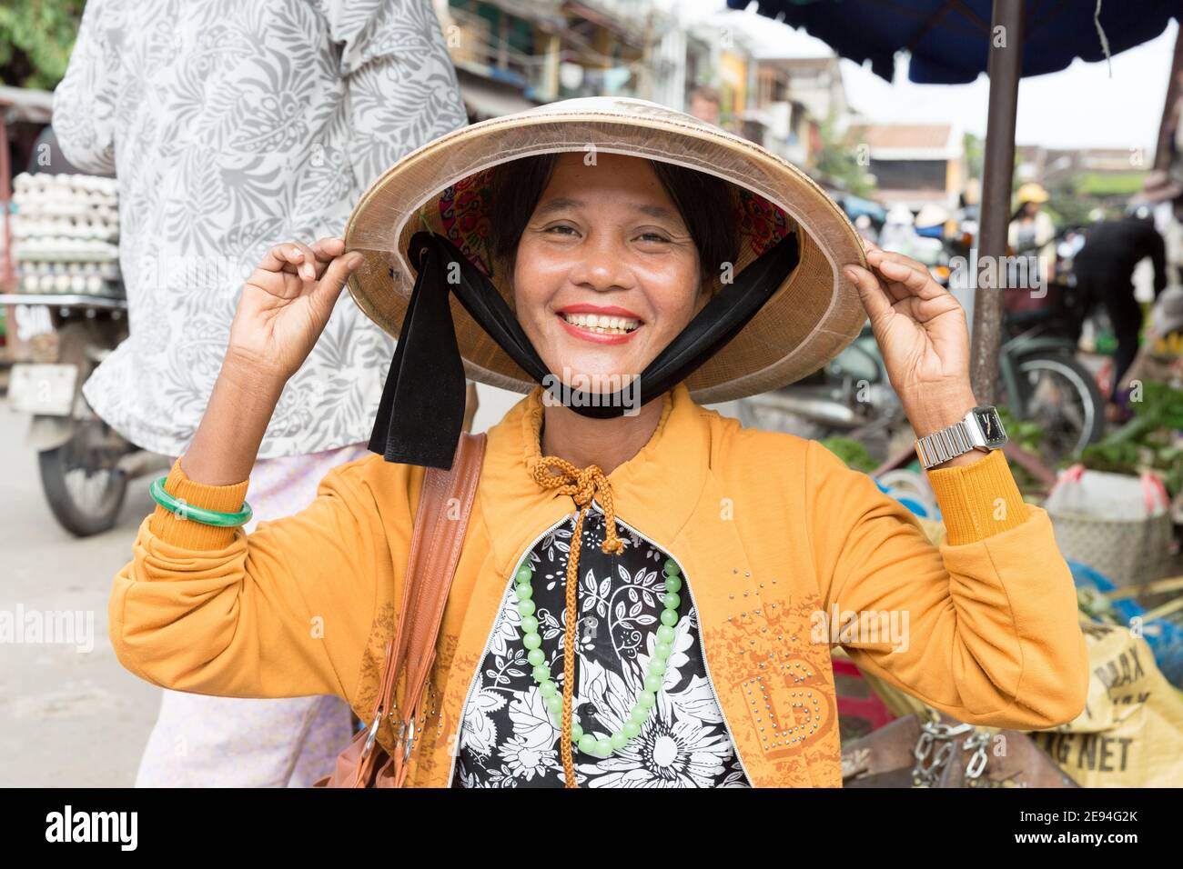 Middle aged vietnamese woman hi-res stock photography and images - Alamy