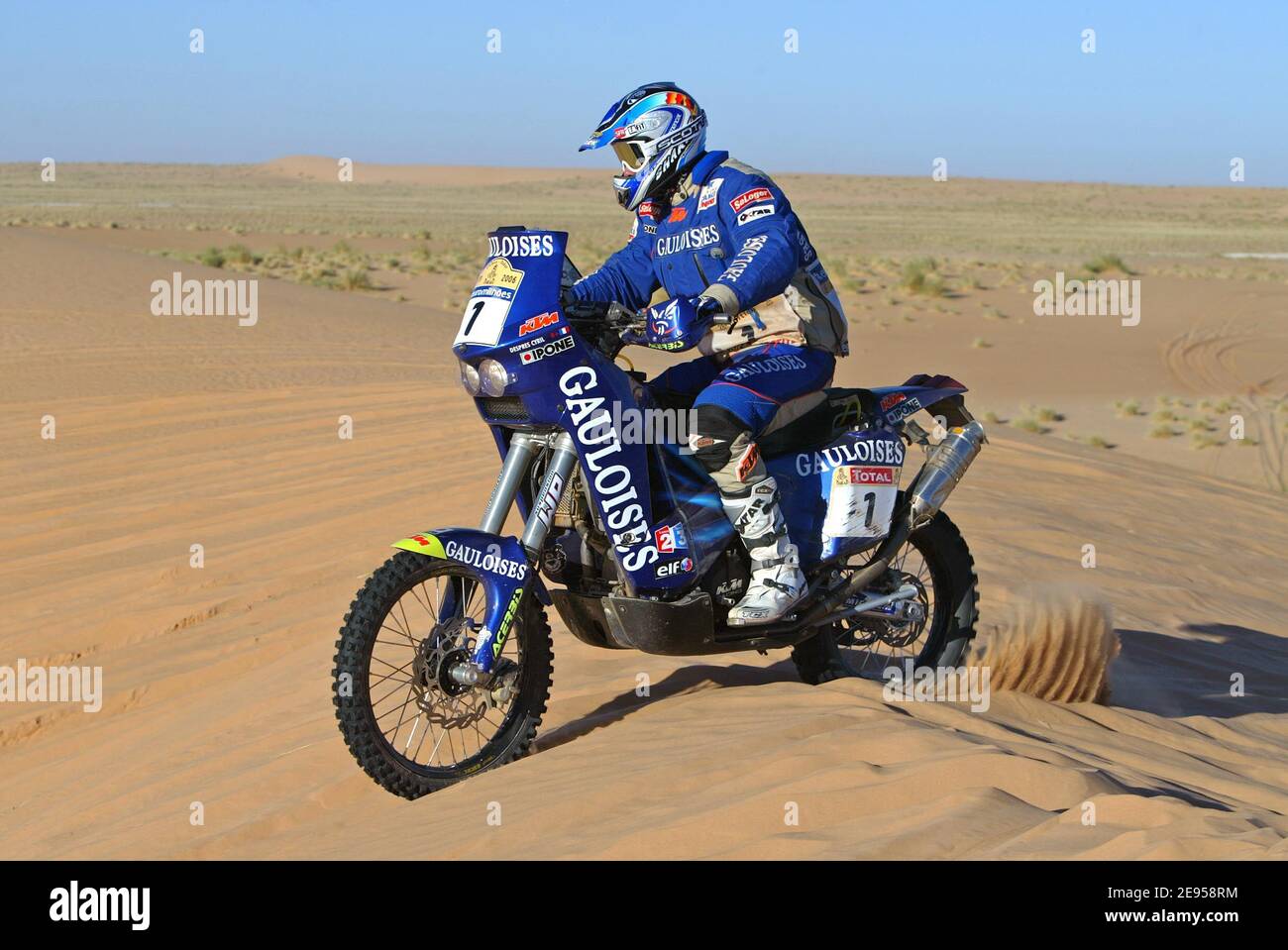 French rider Cyril Despres rides his KTM during the 2007 Lisbon Dakar rally  in Morocco on January 8, 2007. Photo by Michel  Maindru/Cameleon/ABBACAPRESS.COM Stock Photo - Alamy, image size:1300x959
