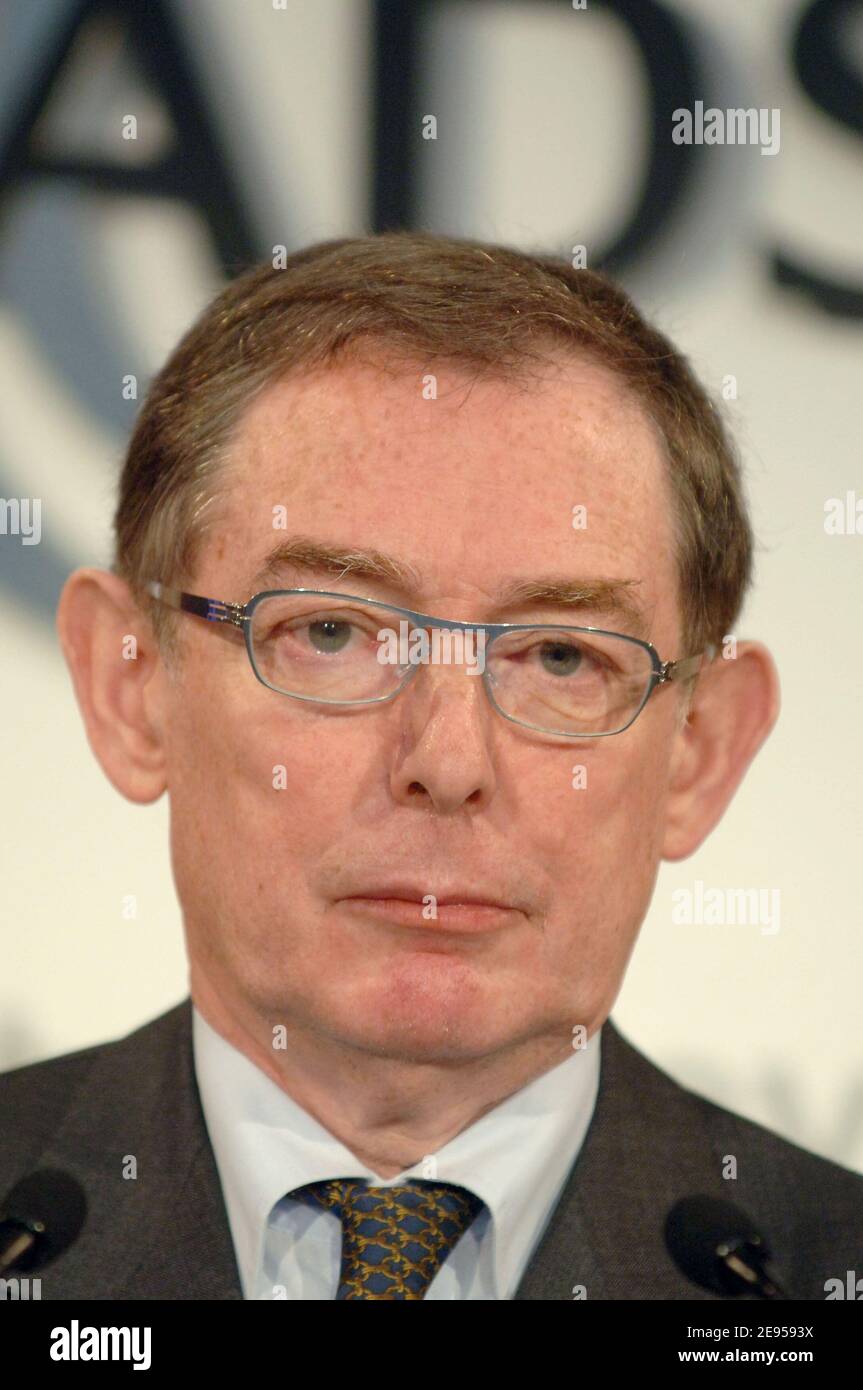 European Aeronautic Defence and Space Company (EADS) chairman, France's Noel Forgeard addresses his New year wishes to the press in Paris, France on january 9, 2006. Photo by Christophe Guibbaud/ABACAPRESS.COM. Stock Photo