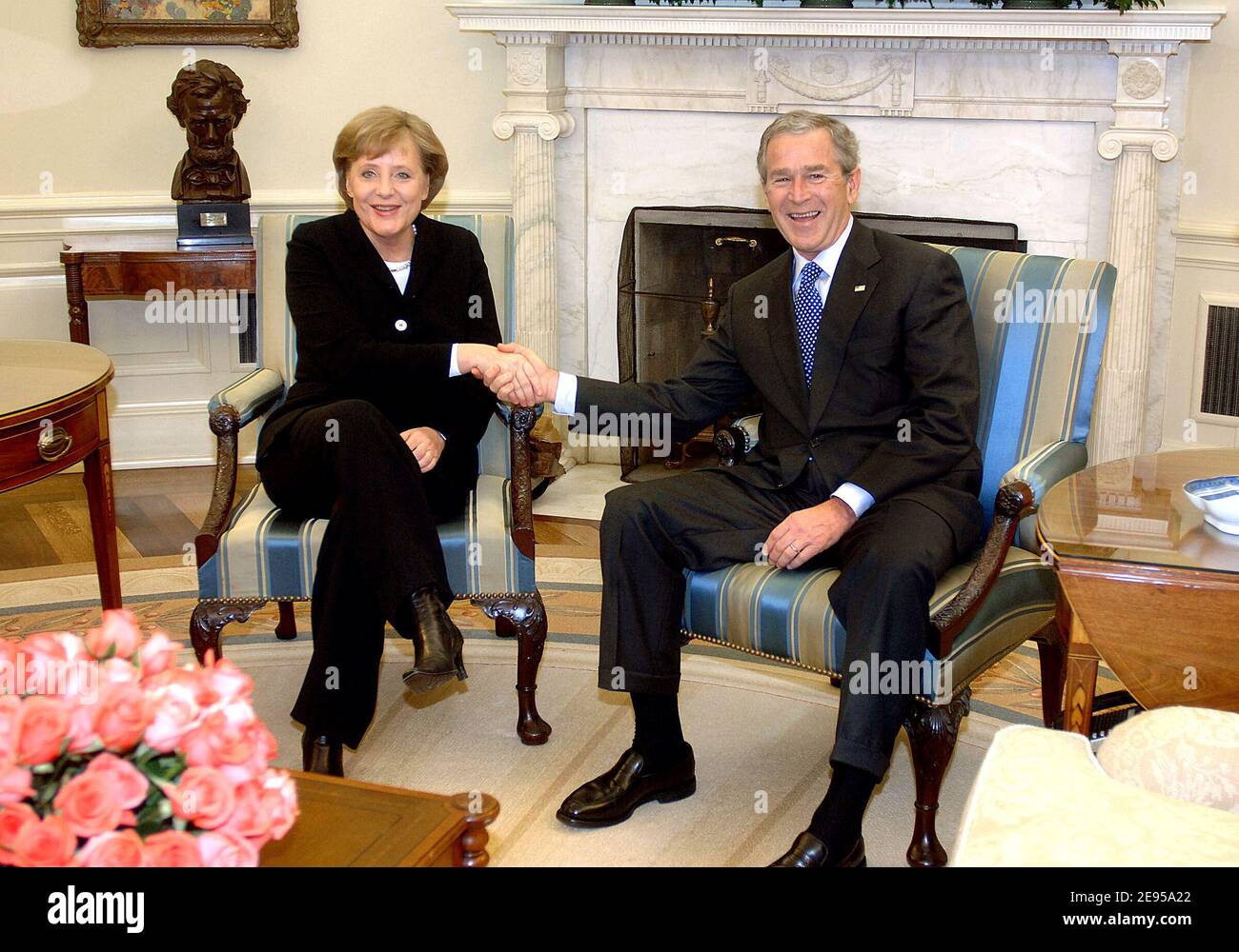 Angela merkel and george w bush hi-res stock photography and images - Alamy