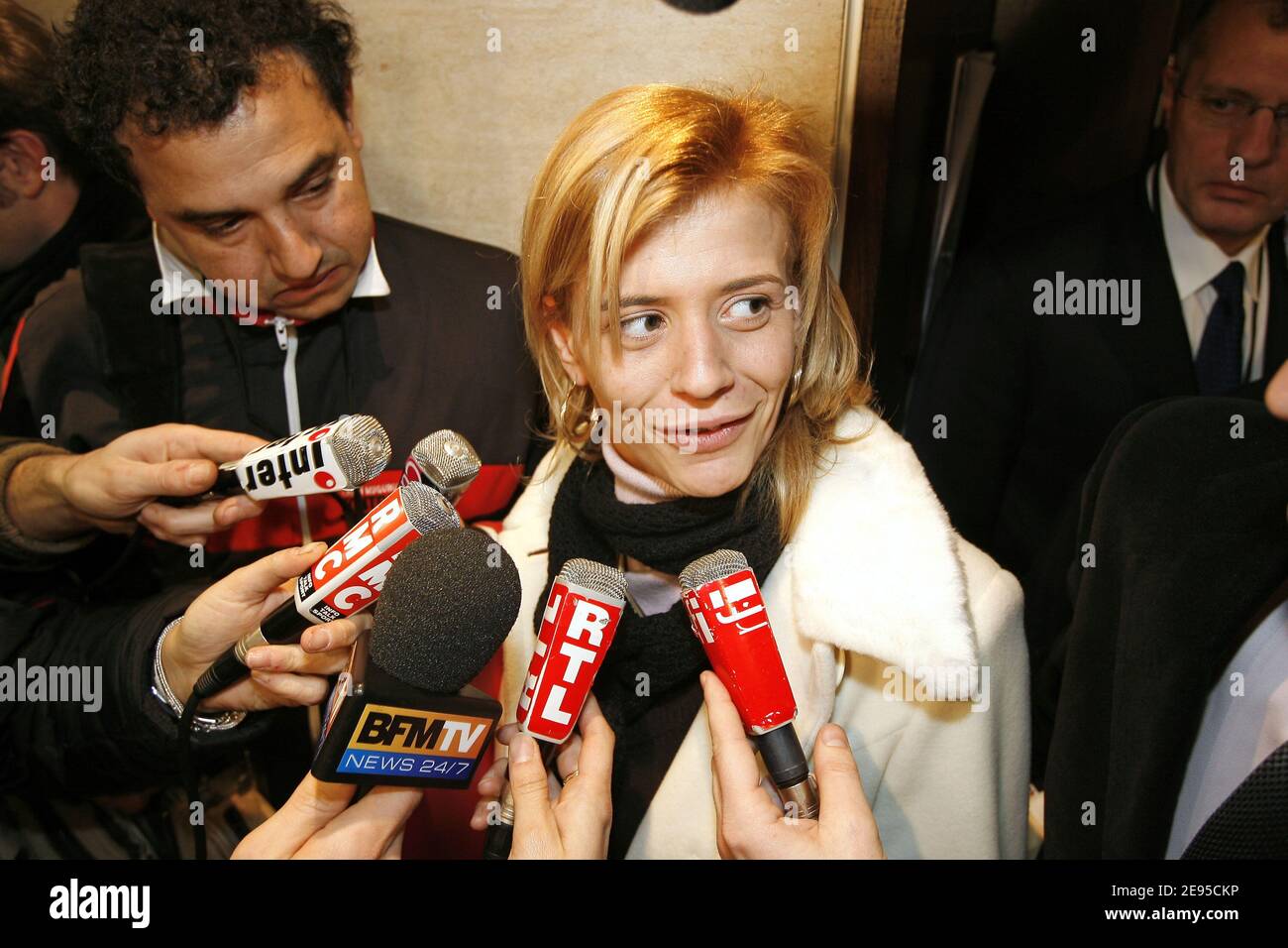 Karine Duchochois speaks to the media at the end of the first day of the parliamentary inquiry, held at the National Assembly in Paris, on January 18, 2006. The Outreau's scandal shocked France when so many of those convicted turned out to be innocent. All the accused spent years in preventive detention and were bared from seeing their own children. Photo by Mehdi Taamallah/ABACAPRESS.COM Stock Photo