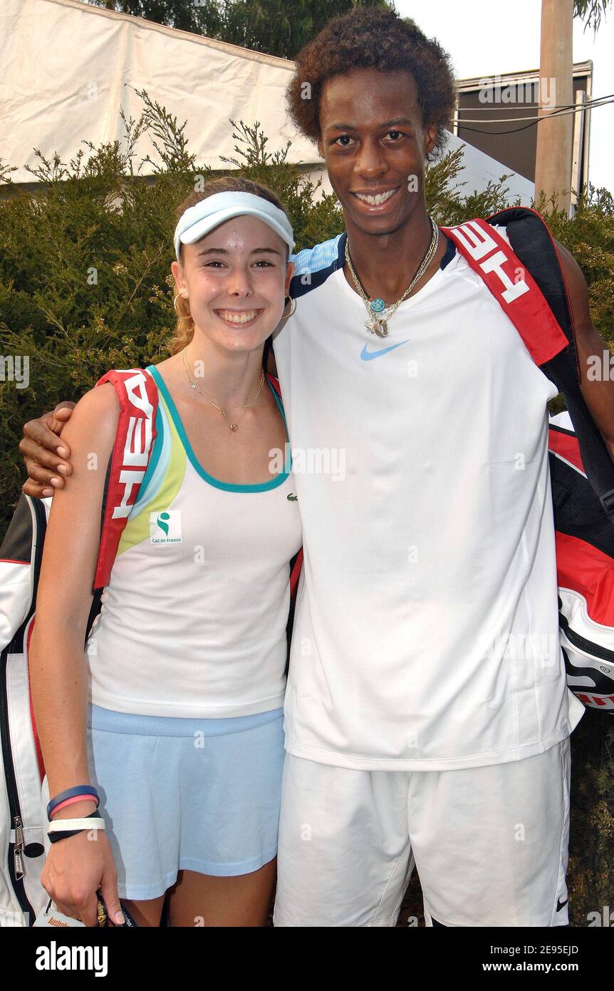 France's Alize Cornet and Gael Monfils at the Australian Tennis Open in  Melbourne, Australia on January 21, 2006. Photo by Corinne  Dubreuil/Cameleon/ABACAPRESS.COM Stock Photo - Alamy