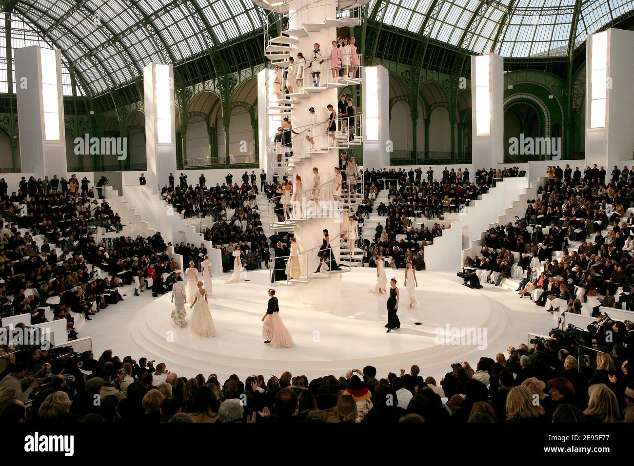 Chanel's Haute-Couture Spring-Summer 2006 fashion collection ...