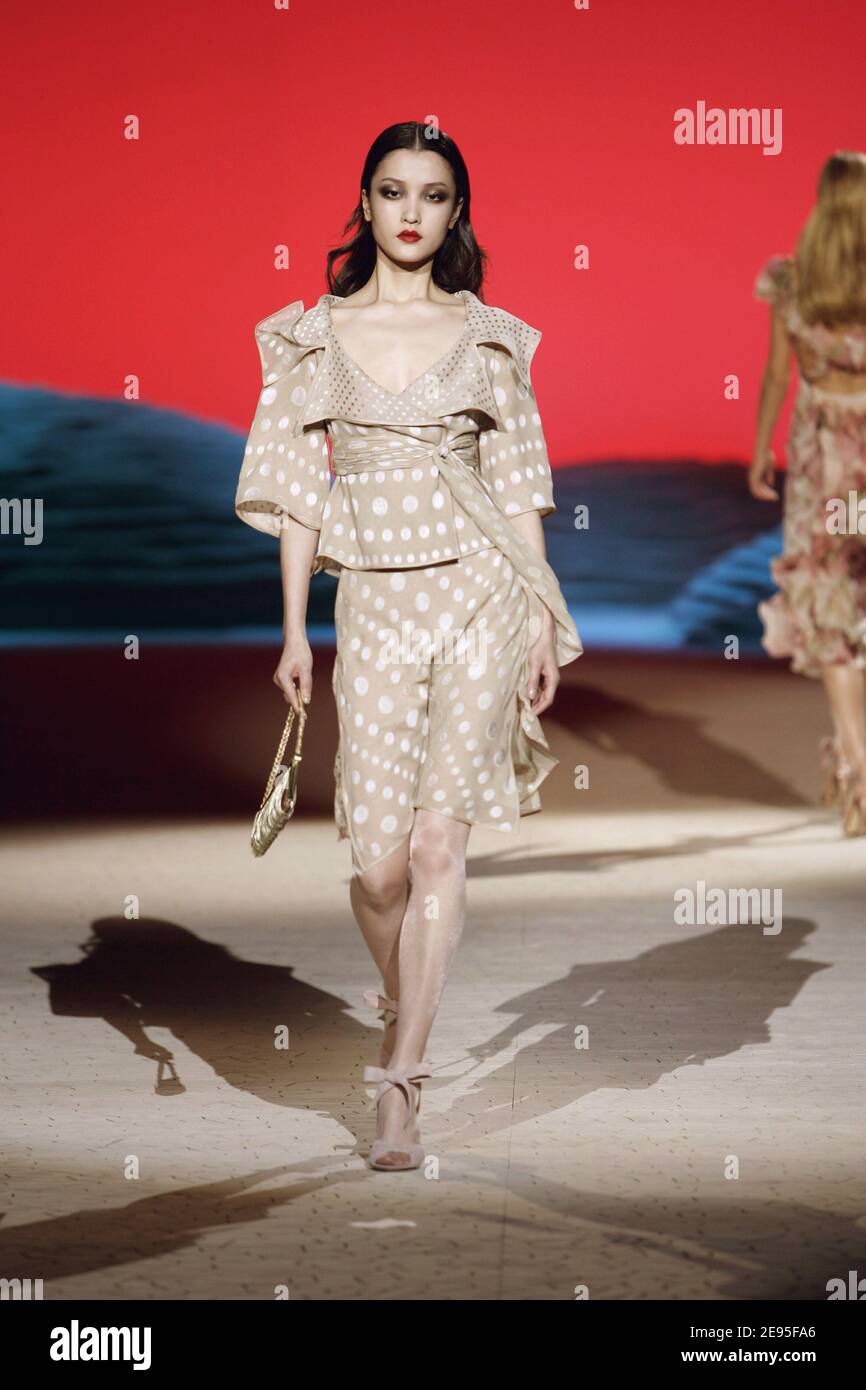 A model displays a creation by Italian fashion designer Valentino for his  Haute-Couture Spring-Summer 2006 collection presentation held at 'L'Ecole  Nationale des Beaux-Arts' in Paris, France, on January 23, 2006. Photo by