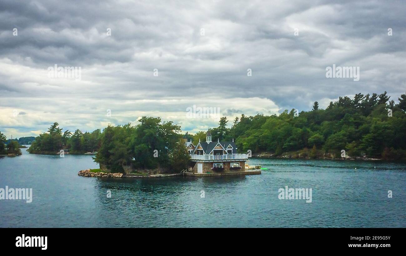 Ontario, Canada, Sept 2019, view of a house in the Thousand Islands area in the Saint Lawrence River Stock Photo