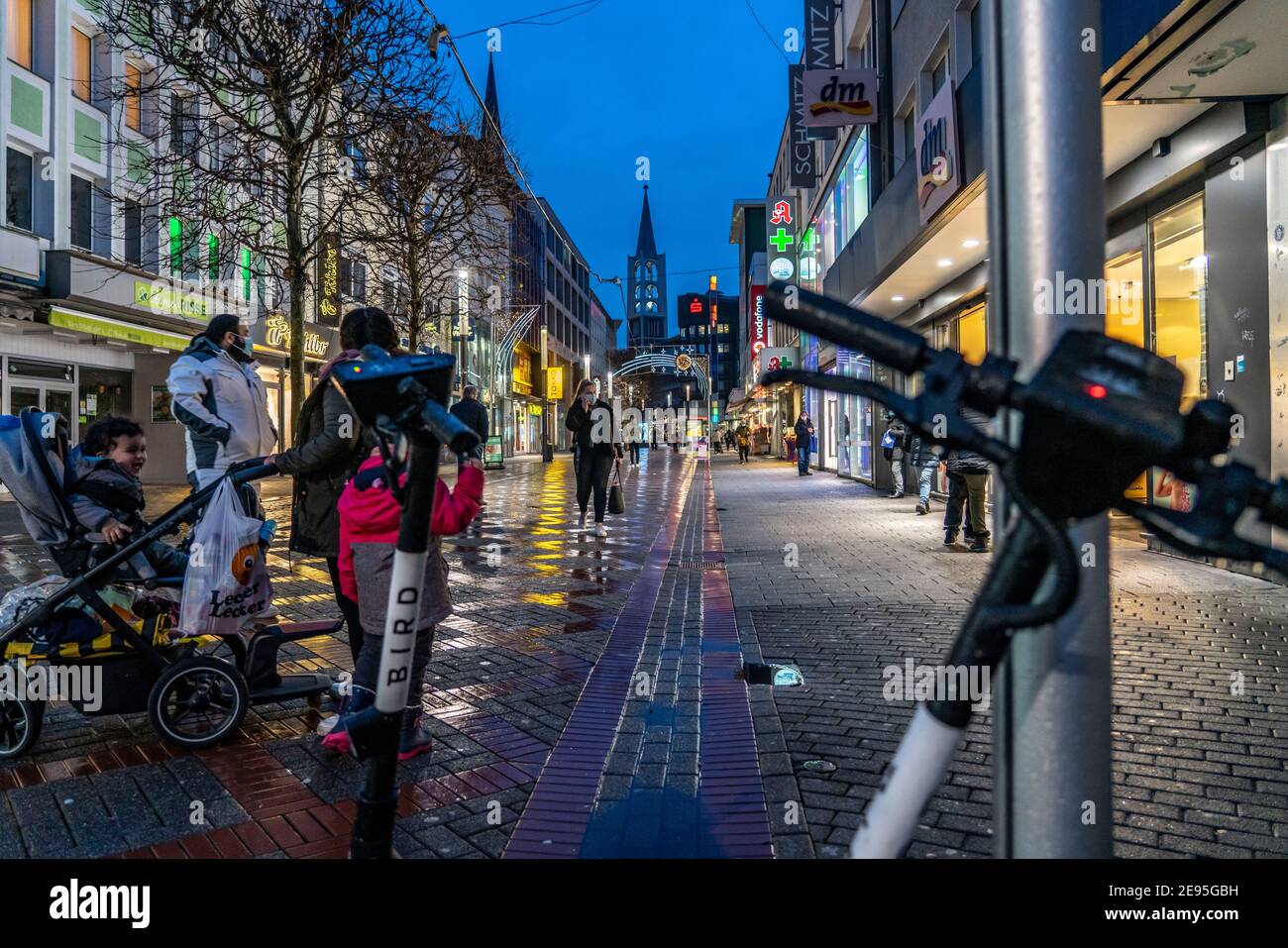 Gelsenkirchen city centre, pedestrian zone, Bahnhofstrasse, during the Corona crisis, lockdown in January 2021, closed shops and restaurants, few pass Stock Photo