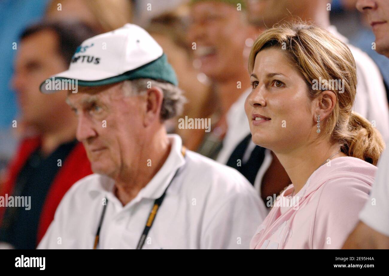 Roger Federer's coach, Tony Roche and Federer's girlfriend, Mirka Vavrinek  at the Australian Tennis Open in Melbourne on January 27, 2006. Photo by  Corinne Dubreuil/Cameleon/ABACAPRESS.COM Stock Photo - Alamy