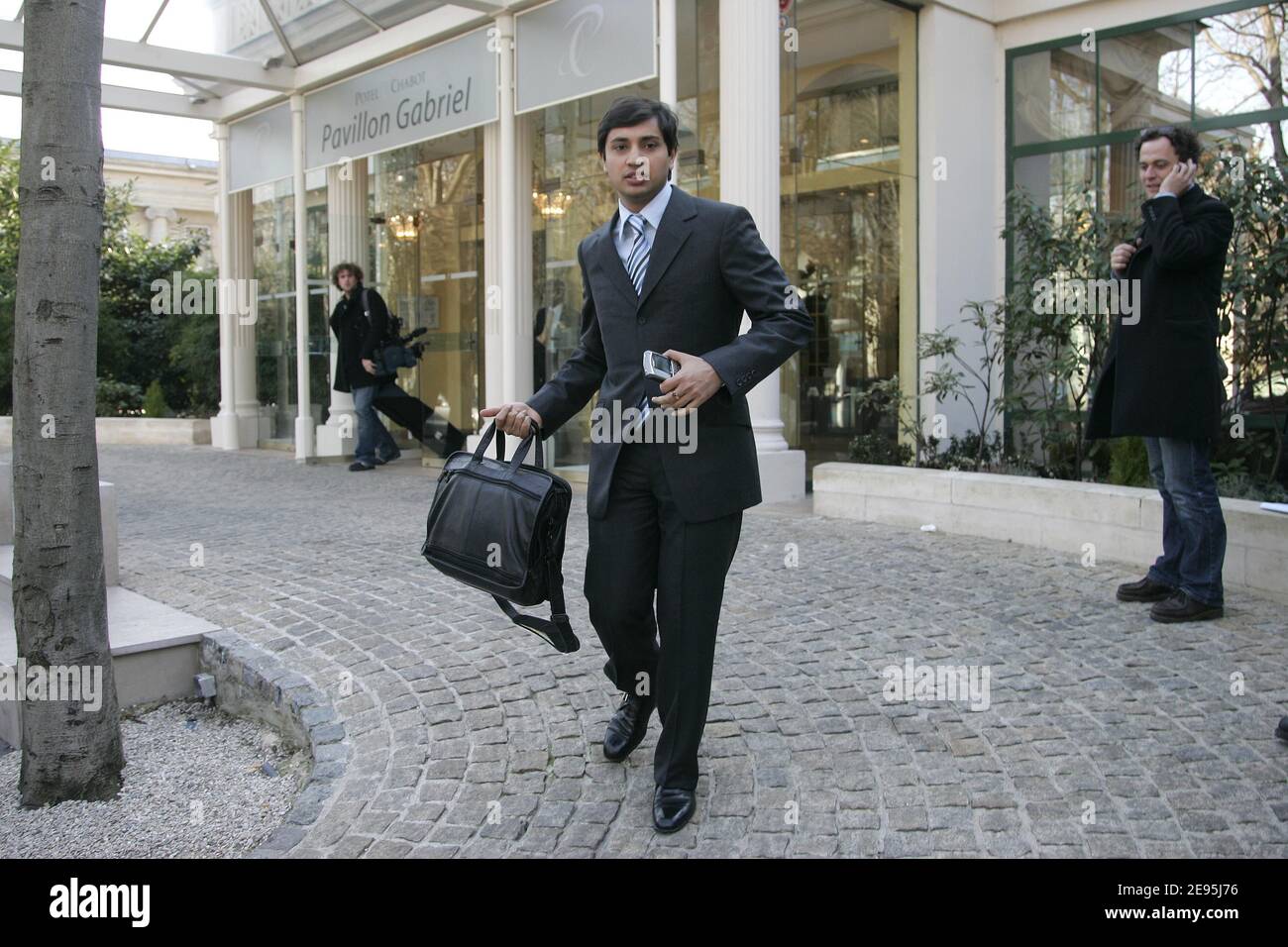 FILE ** Mittal Steel President Aditya Mittal, left, and Chief Executive  Officer Lakshmi Mittal, right, are seen at the start of a media conference  in Rotterdam, the Netherlands, in this Tuesday