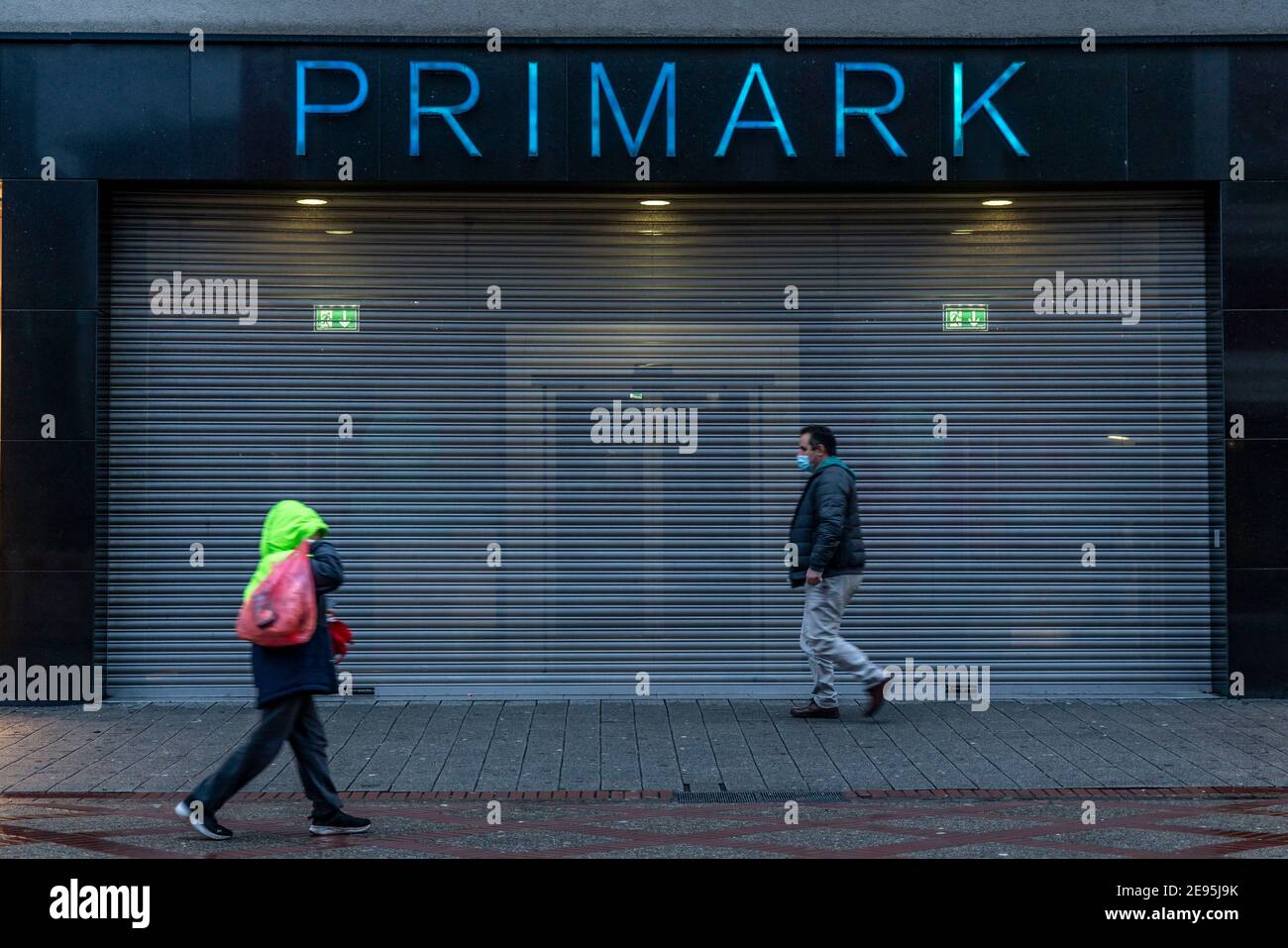 Die Innenstadt von Gelsenkirchen, Fussgängerzone, Bahnhofstrasse, während der Corona Krise, Lockdown im Januar 2021, geschlossene Geschäfte, Primark M Stock Photo