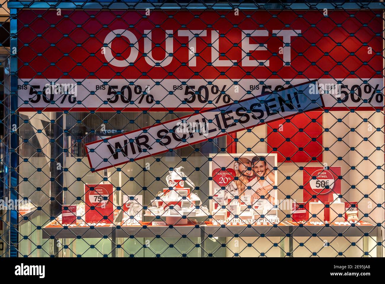 Gelsenkirchen city centre, pedestrian zone, Bahnhofstrasse, during the Corona crisis, lockdown in January 2021, closed shops and gastronomy, jewellery Stock Photo