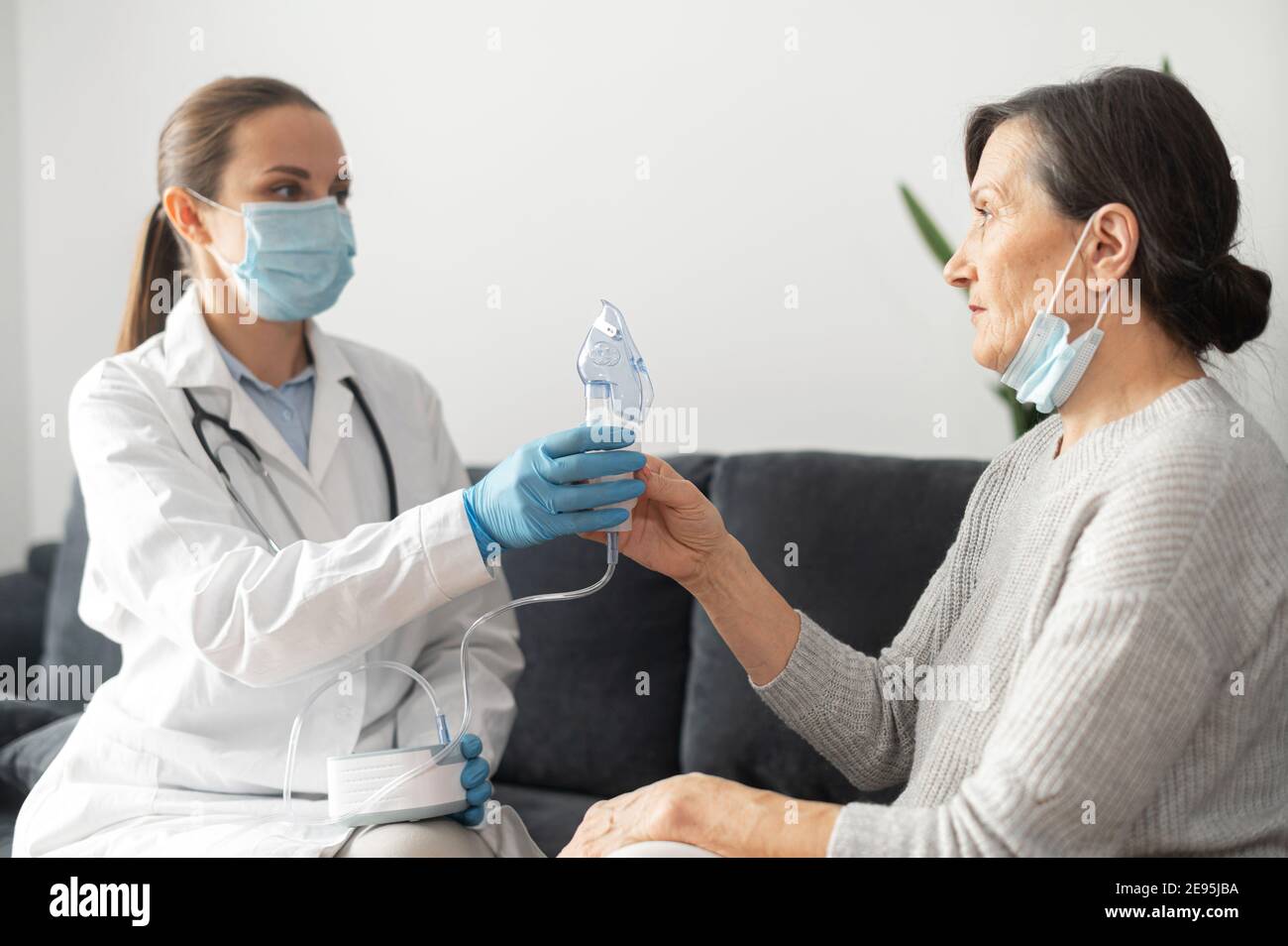 Nurse puts patient oxygen mask hi-res stock photography and images - Alamy