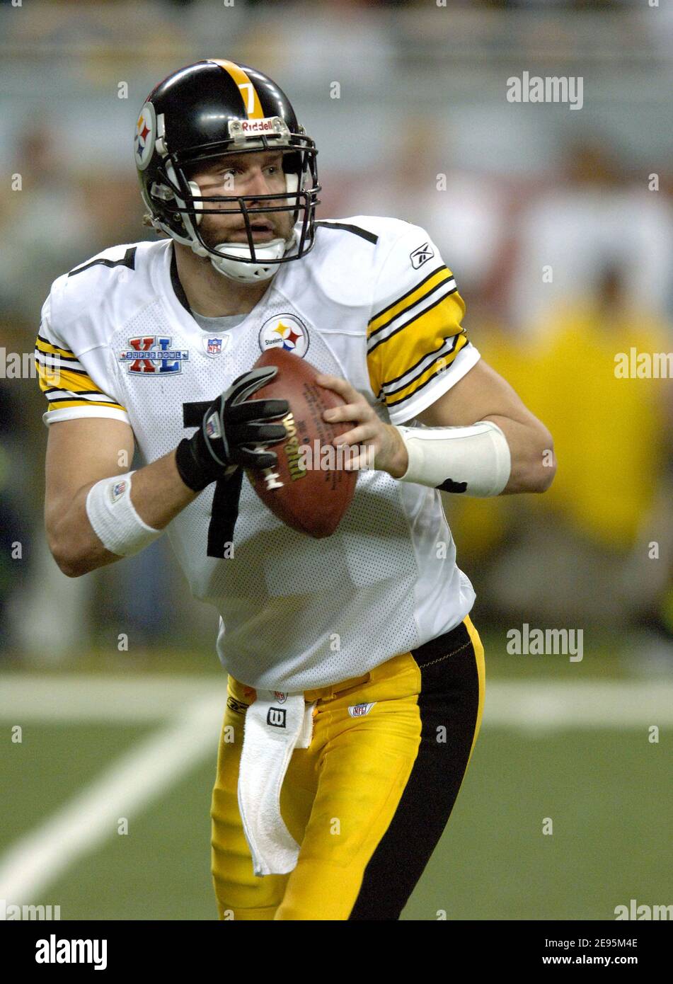 Pittsburgh Steelers quarterback Ben Roethlisberger in action against the Seattle Seahawks in the second half of Super Bowl XL in Detroit, Michigan, USA, on Sunday, February 5, 2006. Photo By Lionel Hahn/Cameleon/ABACAPRESS.COM Stock Photo