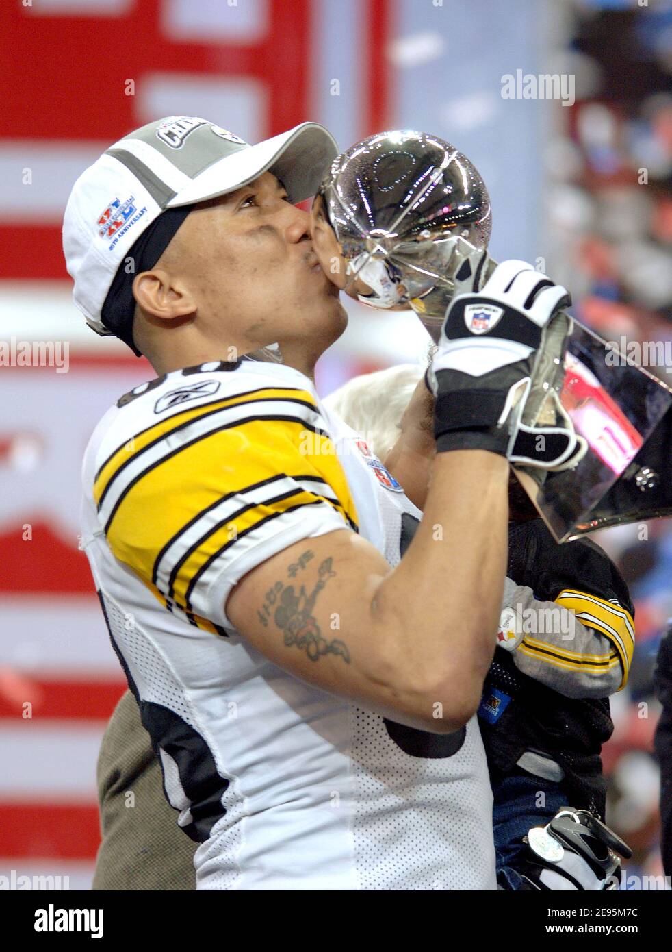 Pittsburgh Steelers receiver and game MVP Hines Ward kisses the Lombardi Trophy after a 21-10 victory over the Seattle Seahawks in Super Bowl XL in Detroit, Michigan, USA, on Sunday, February 5, 2006. Photo By Lionel Hahn/Cameleon/ABACAPRESS.COM Stock Photo