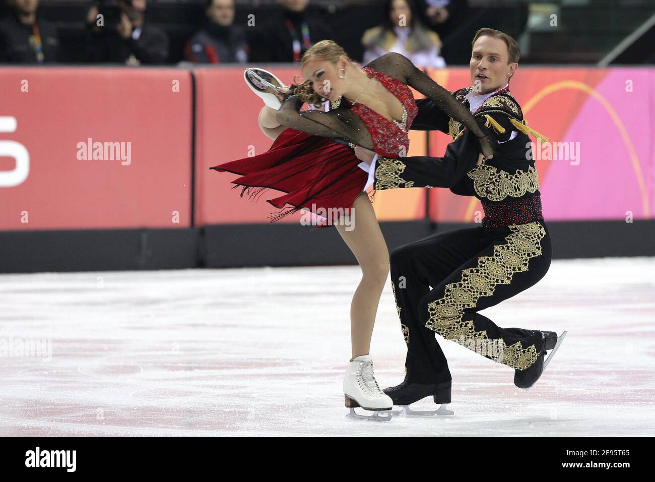 Russia's gold medal Tatiana Navka and Roman Kostomargov perform in the original dance program in Figure Skating Ice Dancing at the Turin 2006 Winter Olympic Games in Palavela, Turin, Italy on February 20, 2006. The XX Olympic Winter Games run from February 10 to February 26, 2006. Photo by Gouhier-Nebinger/Cameleon/ABACAPRESS.COM Stock Photo