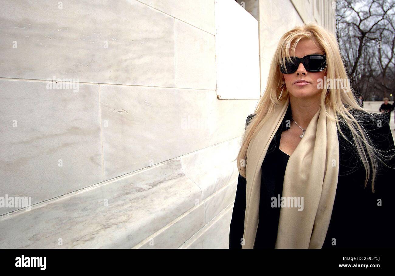 Anna nicole smith playboy hi-res stock photography and images - Alamy