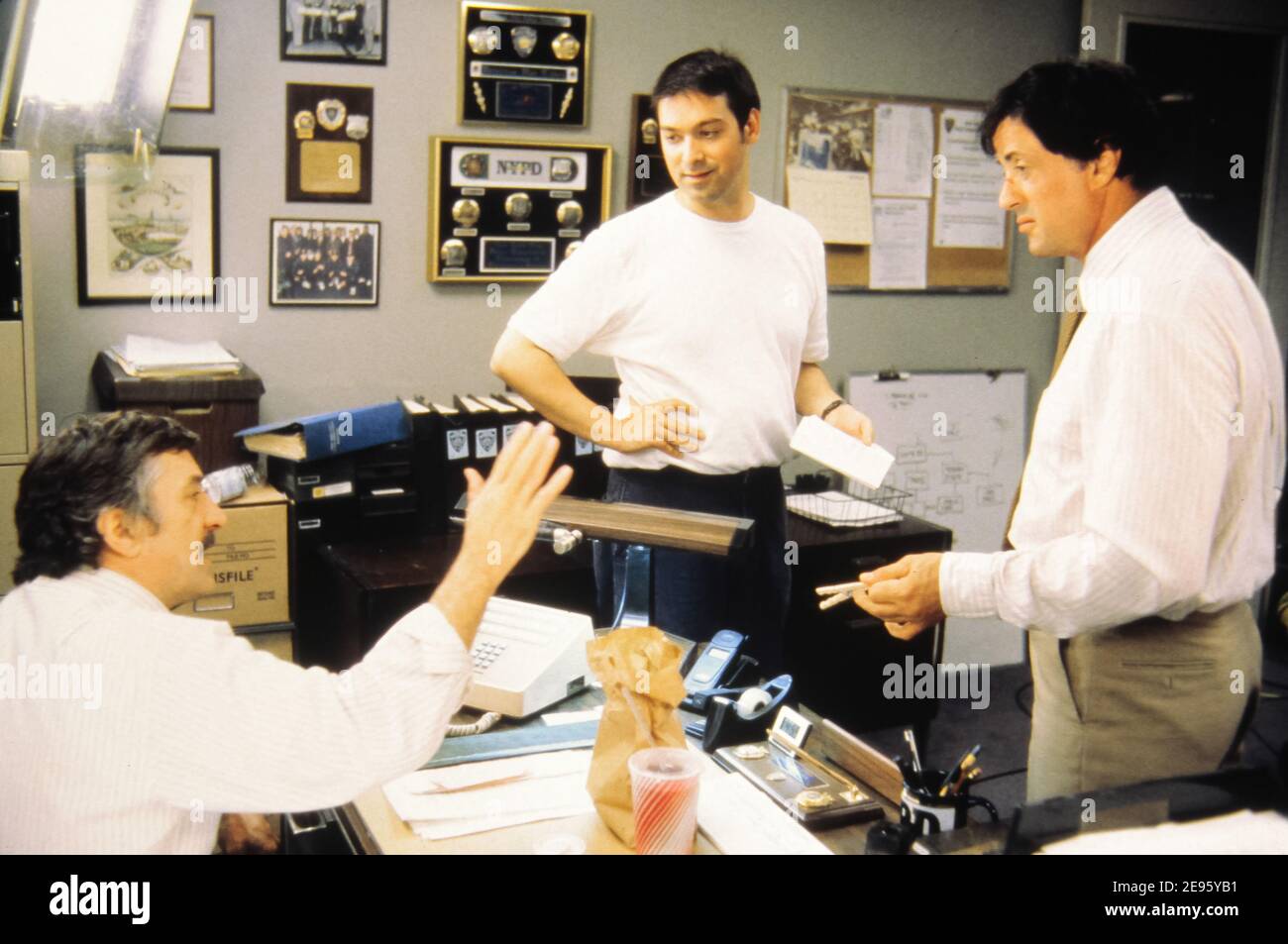 Robert De Niro, Sylvester Stallone, DirectorJames Mangold, 'Cop Land' (1997) Miramax Films  / File Reference # 34082-440THA Stock Photo
