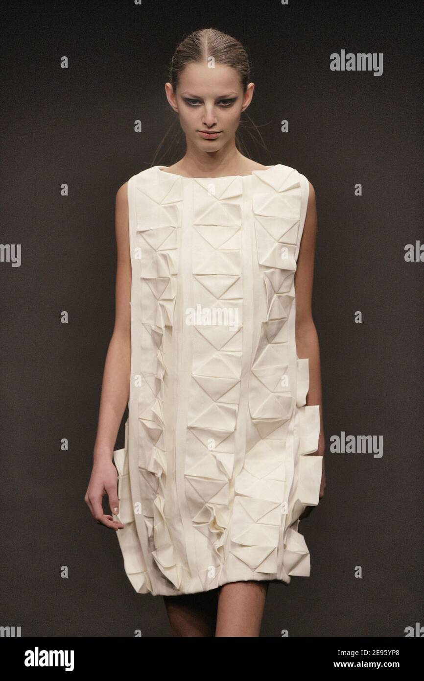 A model parades an outfit of Turkish designer Dice Kayek during her