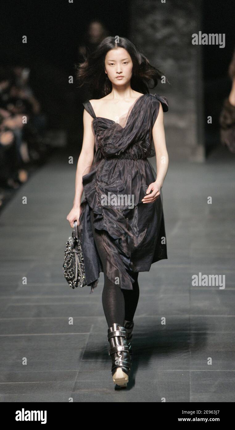 A Model walks down the runway wearing creations by Marc Jacobs for Louis  Vuitton's Fall-Winter 2006-2007 Ready-to-wear collection presentation in  Paris, France, on March 3, 2006. Photo by Java/ABACAPRESS.COM Stock Photo -