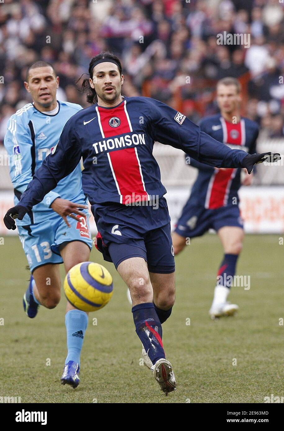 PSG's Mario Yepes during the French first league football match Paris Saint-Germain vs Olympique de Marseille at the Parc des Princes in Paris, France, on March 5, 2006. The game ended in a draw 0-0. Photo by Mehdi Taamallah/Cameleon/ABACAPRESS.COM Stock Photo