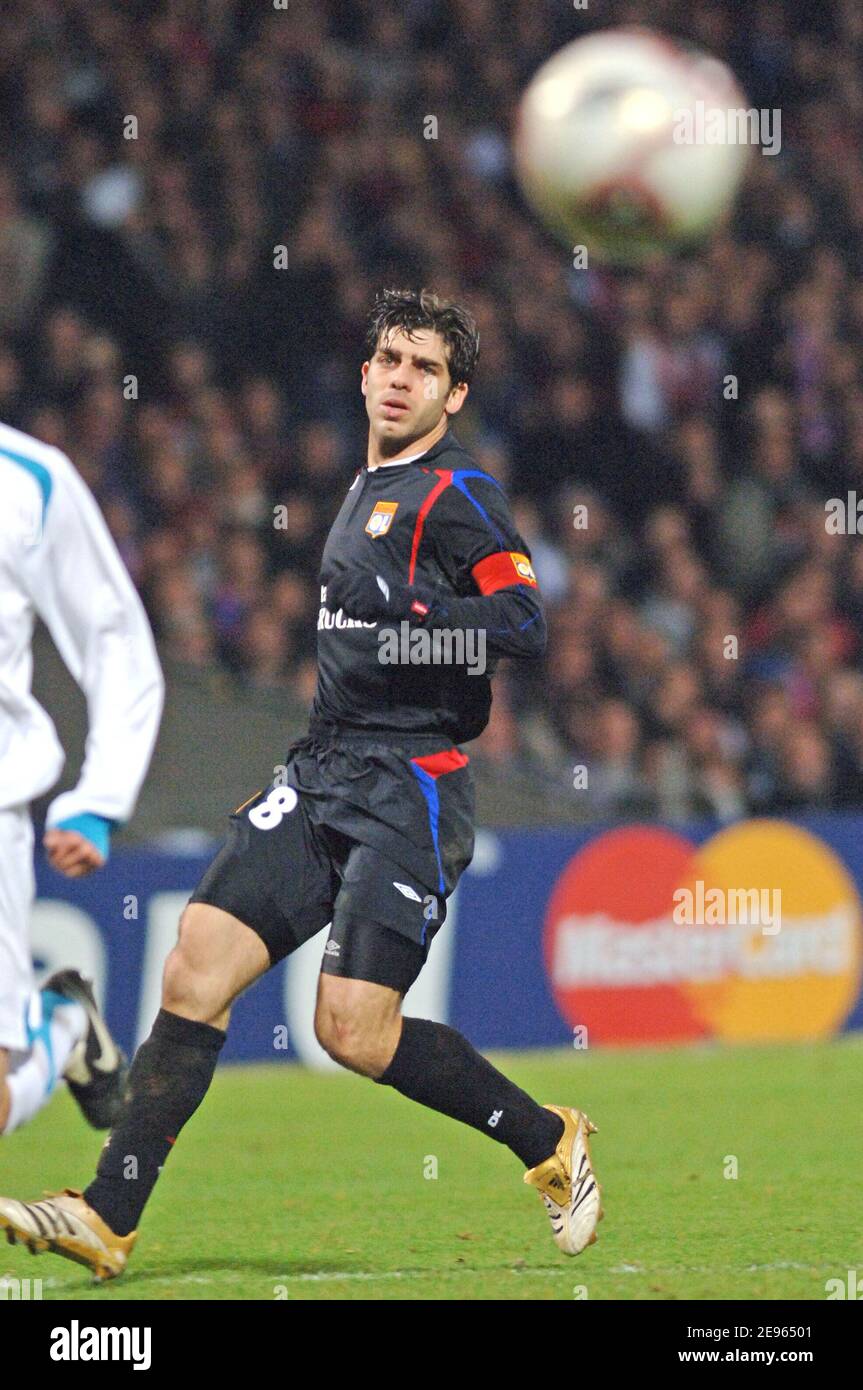 Olympic Lyonnais' Juninho in action during the UEFA Champions league match, OLympic Lyonnais vs PSV Eindhoven at stade Gerland in Lyon, France on March 8, 2006. Olympic Lyonnais won 4-0. Photo by Stephane Kempinaire/Cameleon/ABACAPRESS.COM Stock Photo