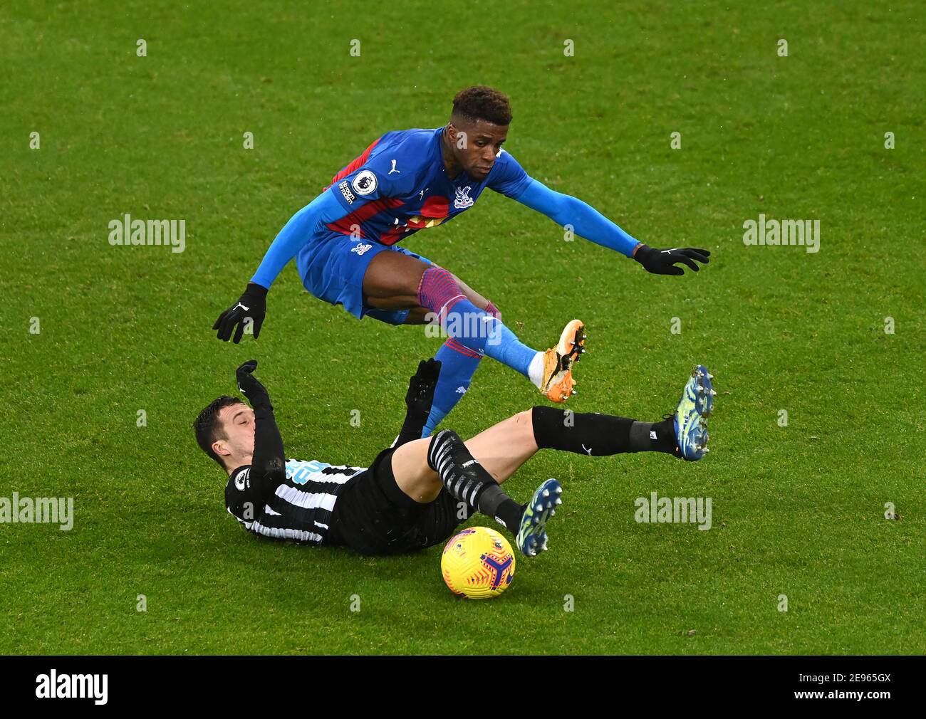 Newcastle United's Javier Manquillo (left) tackles Crystal Palace's Wilfried Zaha during the Premier League match at St. James's Park, Newcastle. Picture date: Tuesday February 2, 2021. Stock Photo