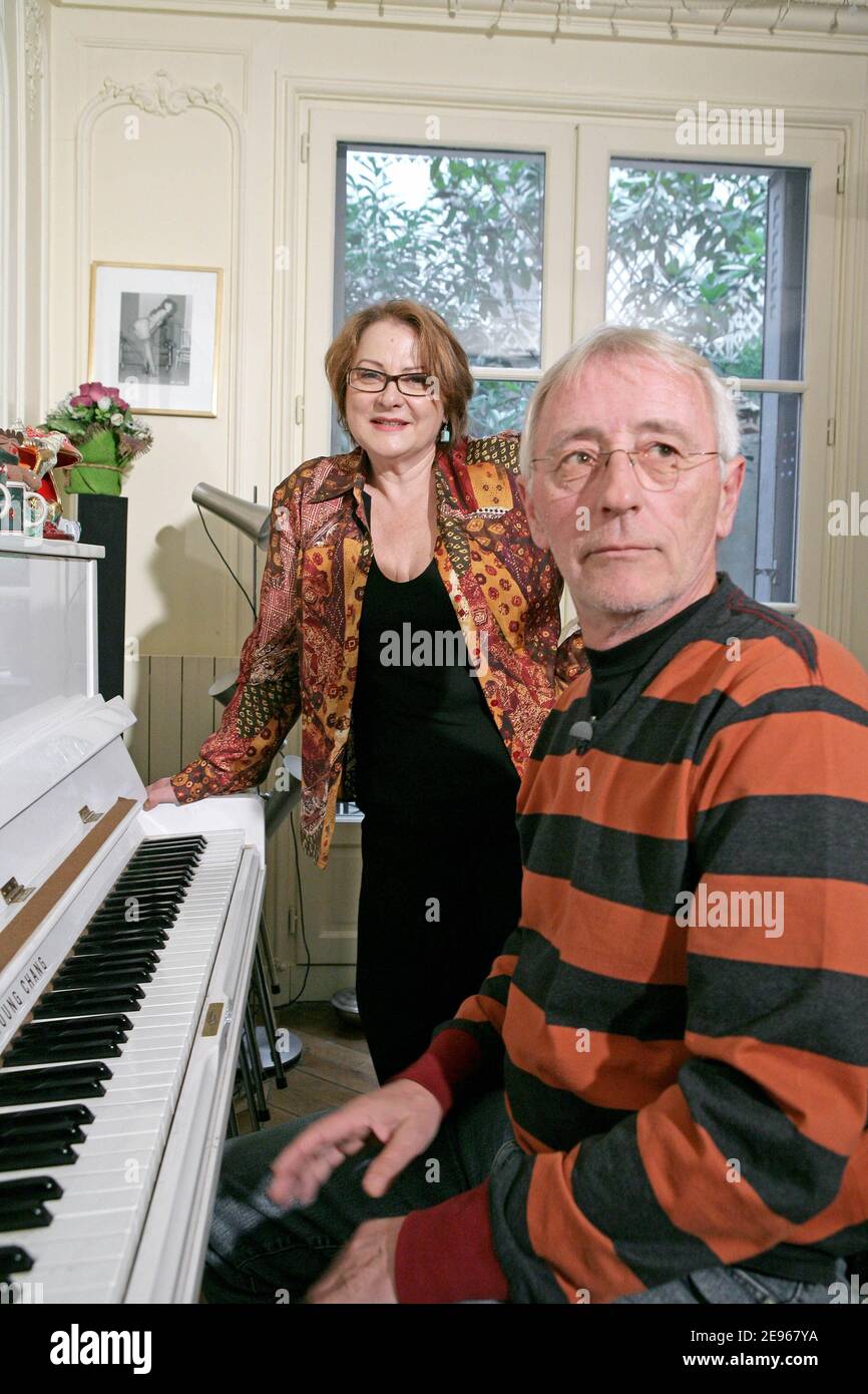 EXCLUSIVE. French actress Josiane Balasko and Croatian musician Oliver Dragojevic pose together at Josiane's house in Paris, France on March 20, 2006. Josiane Balasko, who is of Croatian origin, is a great fan of Dragojevic, a star in Croatia. He will perform at the Olympia theatre in Paris on April 24, 2006. Photo by Thierry Orban/ABACAPRESS.COM Stock Photo